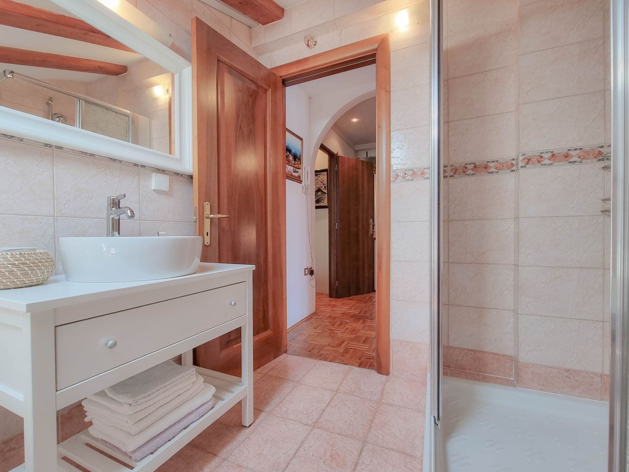 Photo of "Nina" mit Blick auf das Wasser