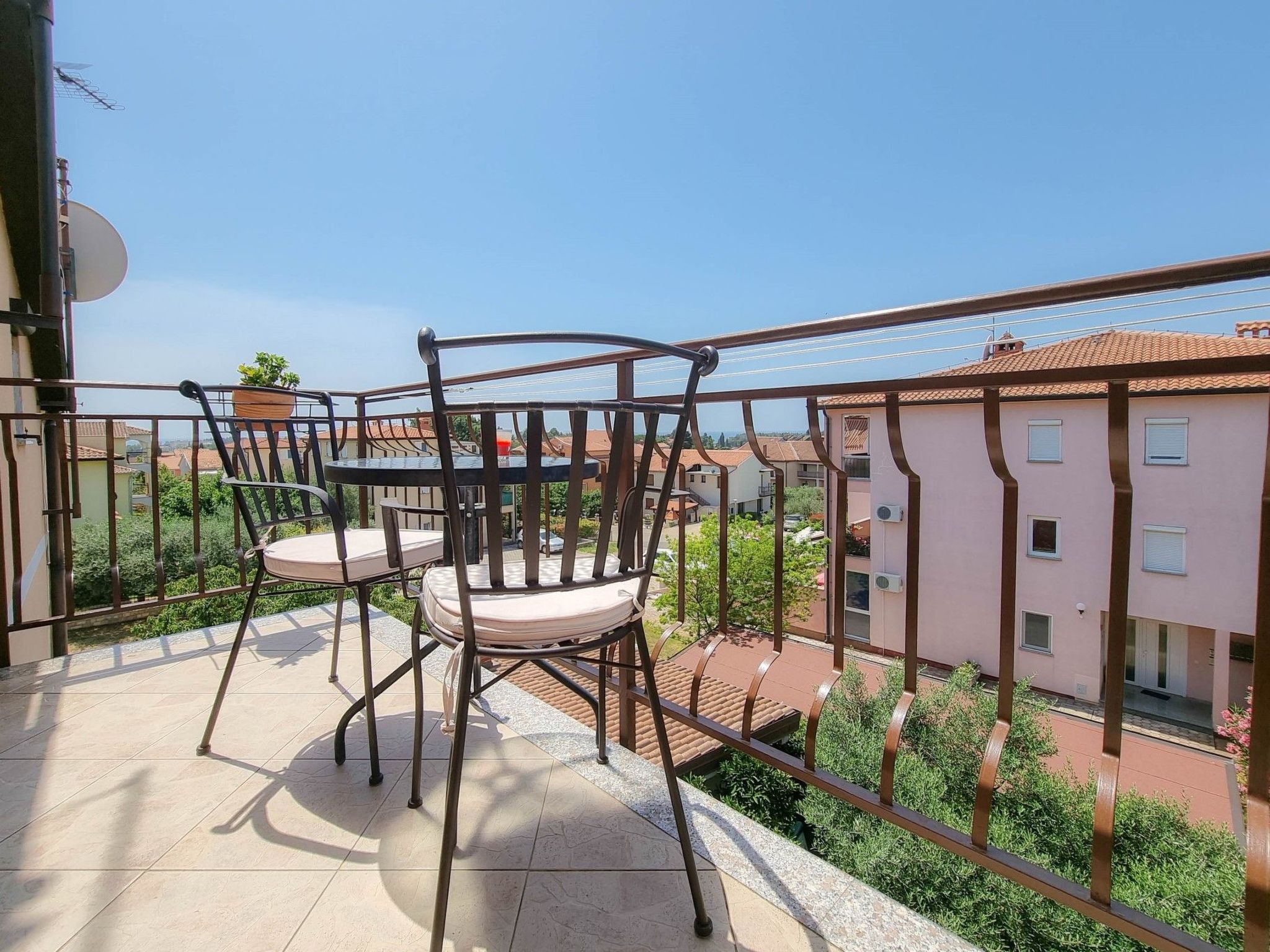 Photo of "Nina" mit Blick auf das Wasser