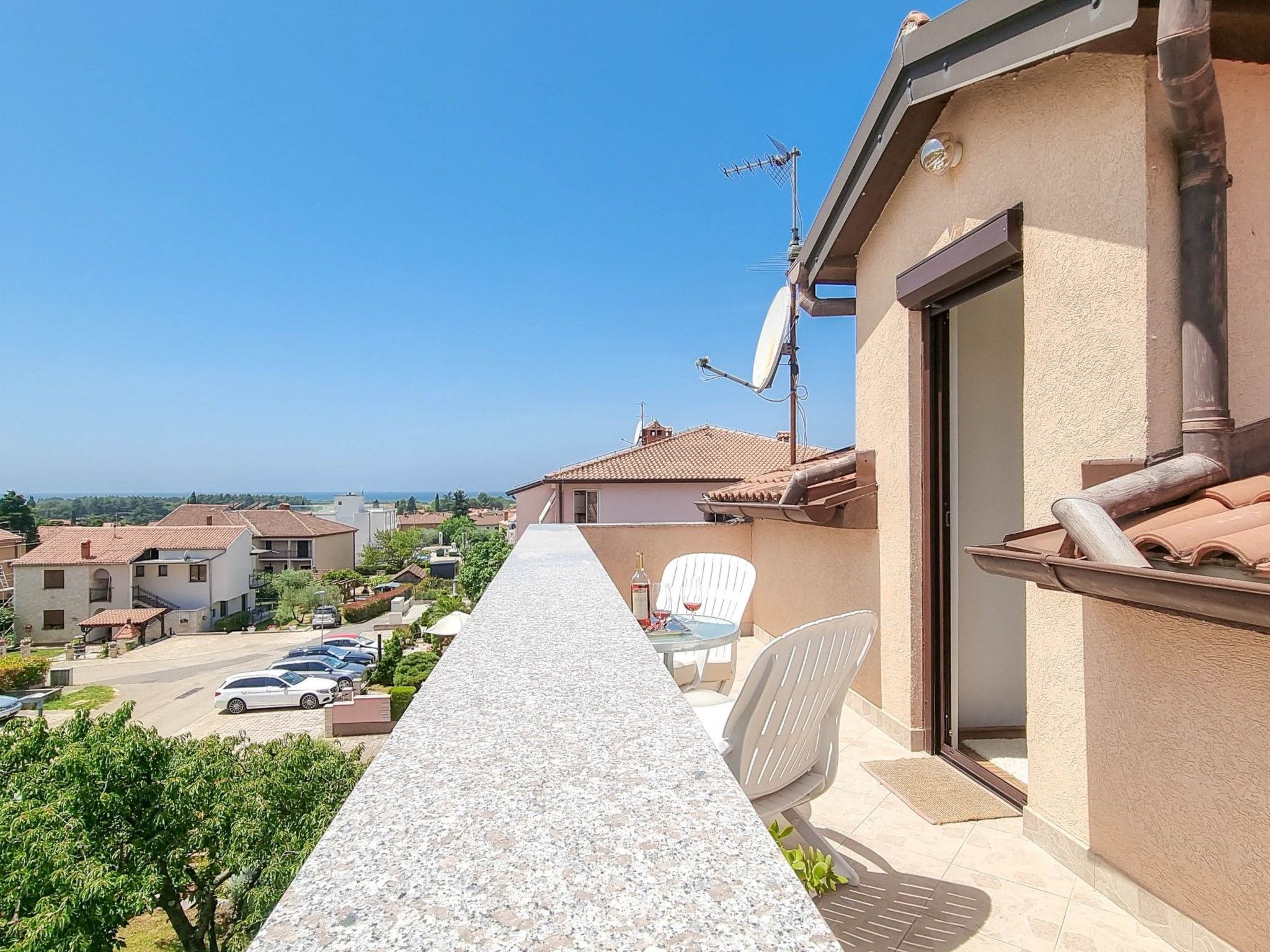 Photo of "Nina" mit Blick auf das Wasser