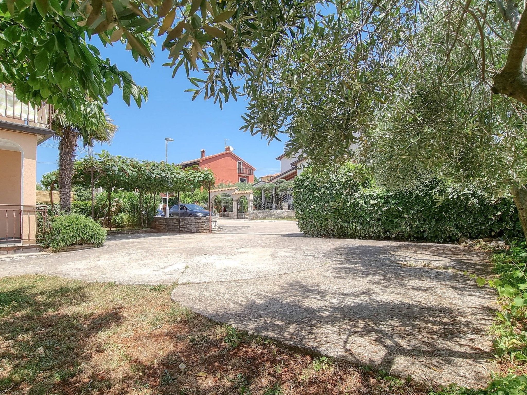 Photo of "Nina" mit Blick auf das Wasser