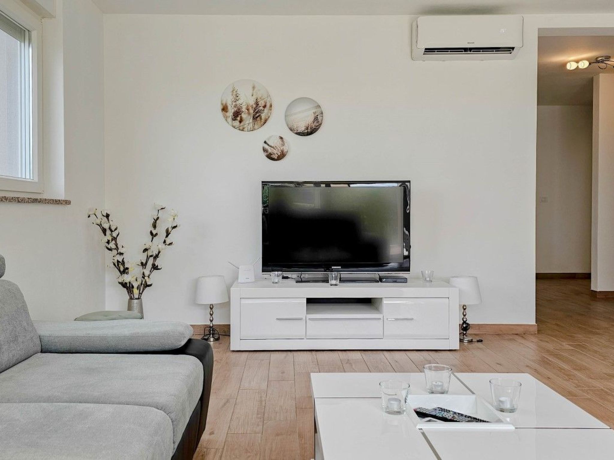 "Villa Pavlovic" mit Garten und Grill-Drinnen