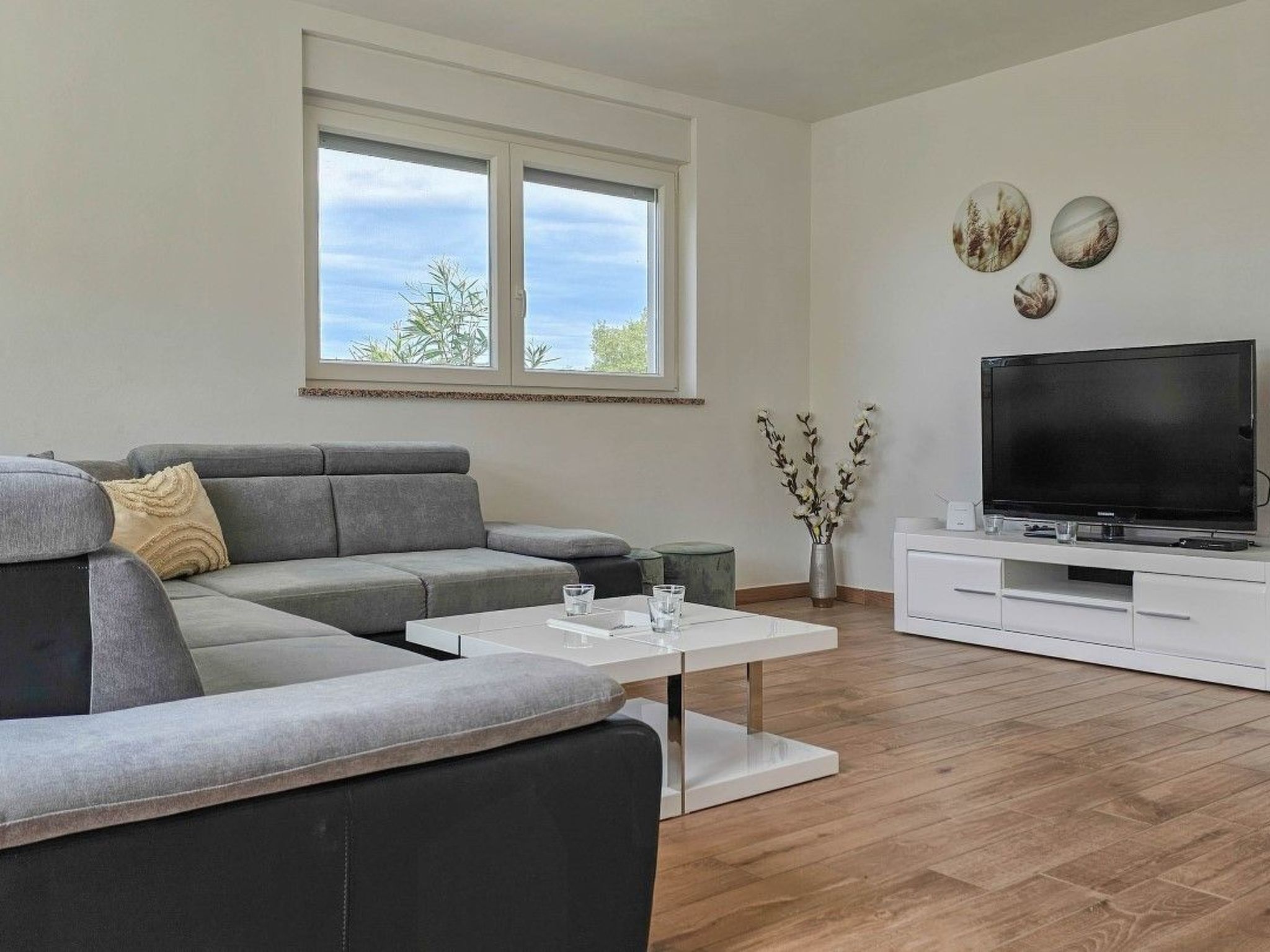 "Villa Pavlovic" mit Garten und Grill-Drinnen