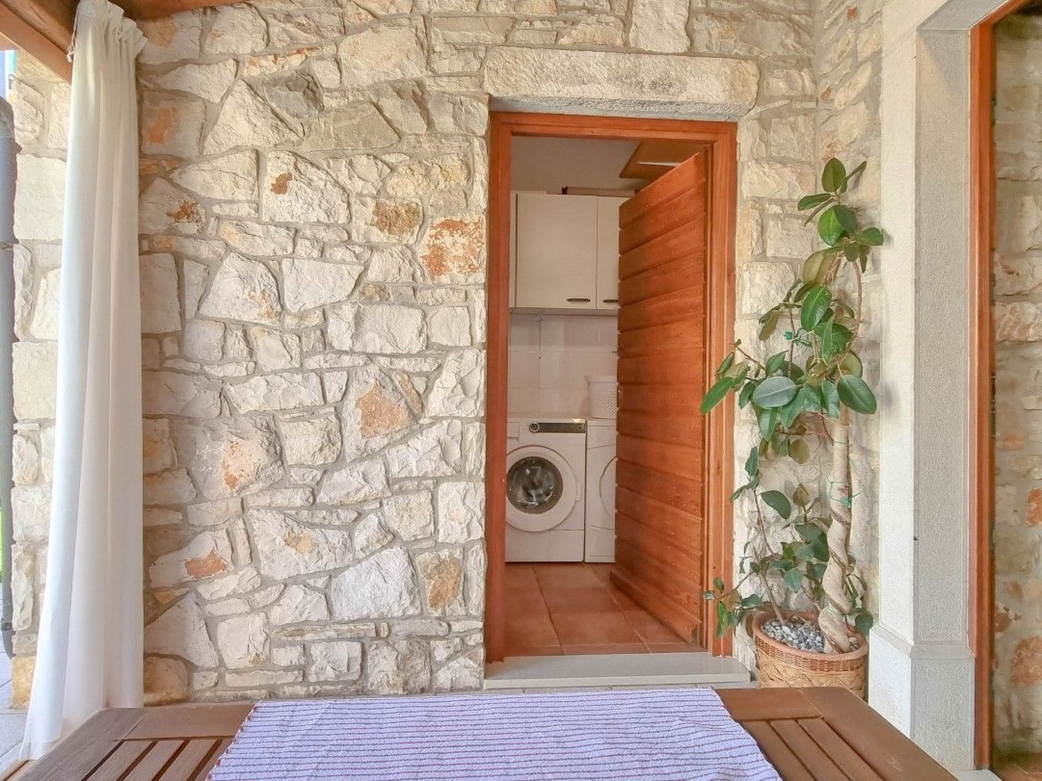 "Ariana" direkt am Strand-Outside