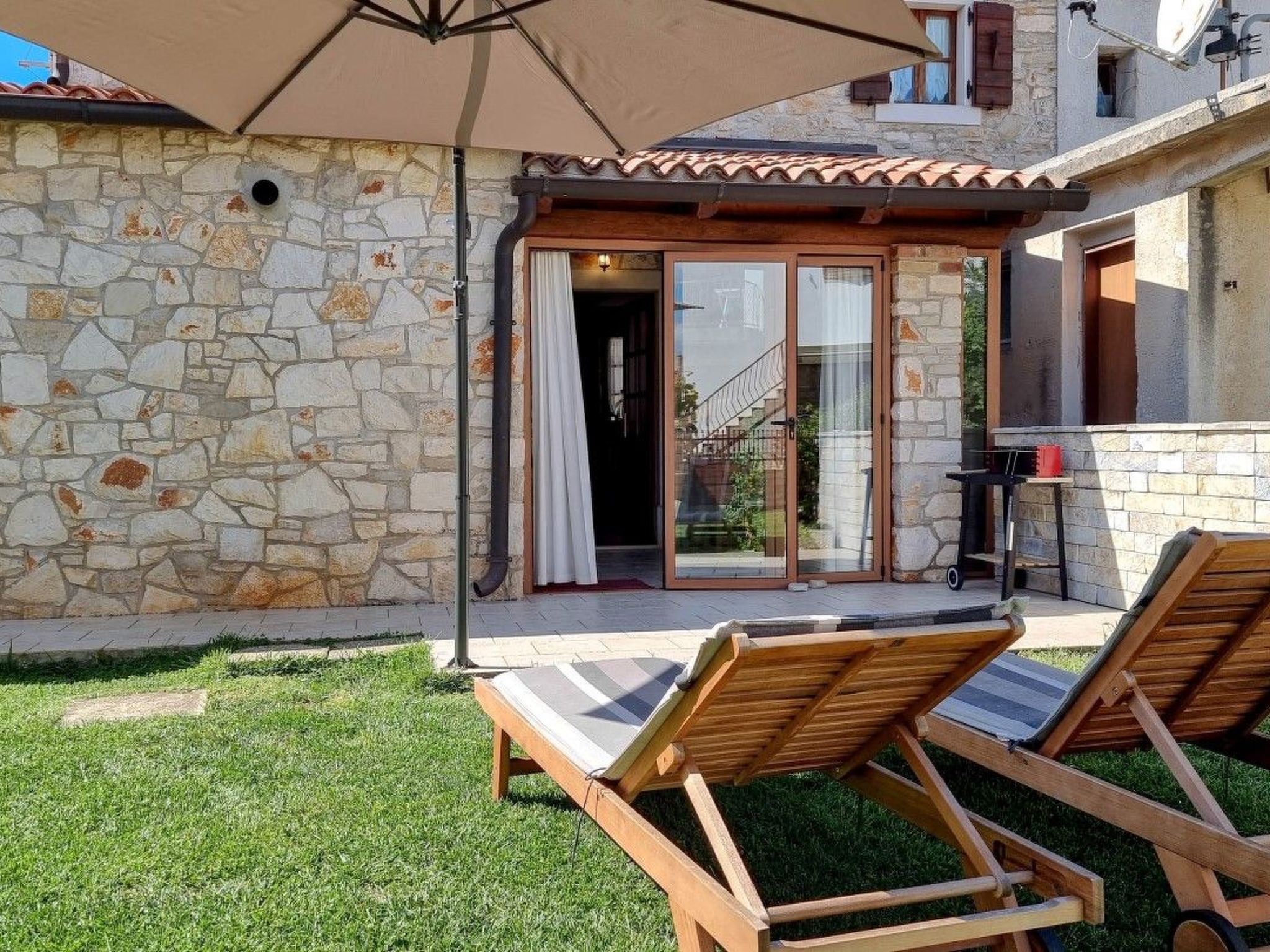 "Ariana" direkt am Strand-Outside