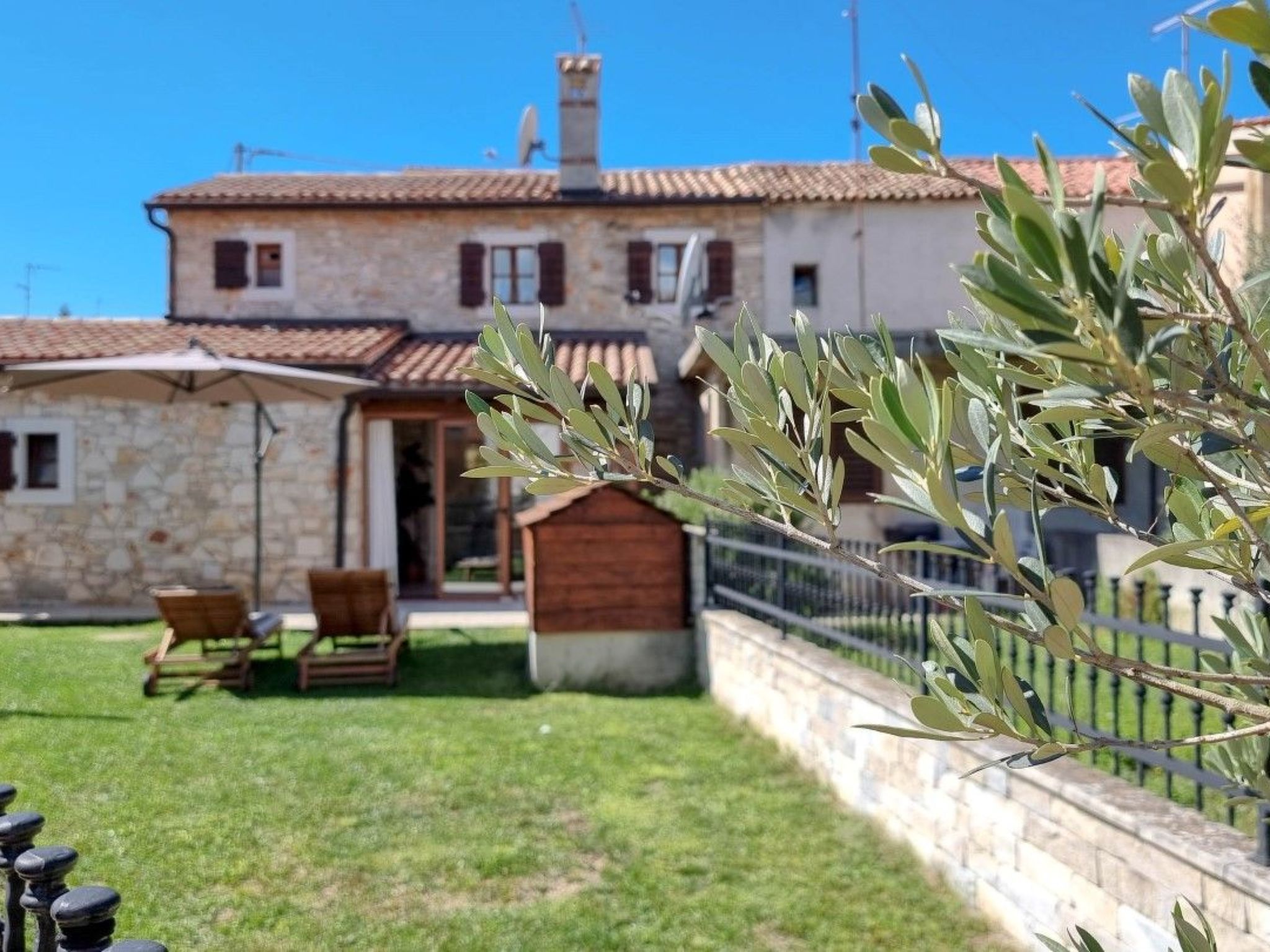 Photo of "Ariana" direkt am Strand