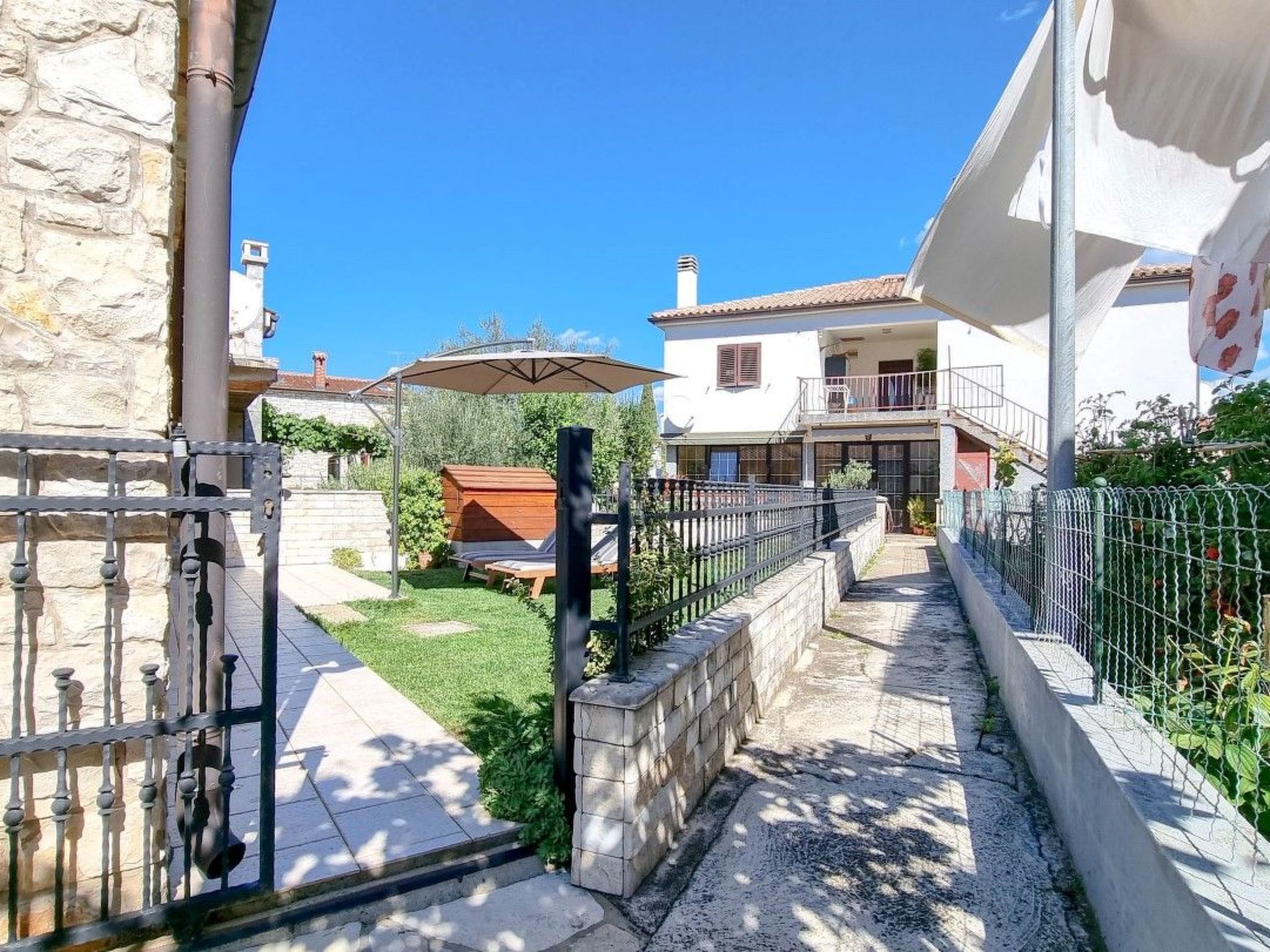 Photo of "Ariana" direkt am Strand