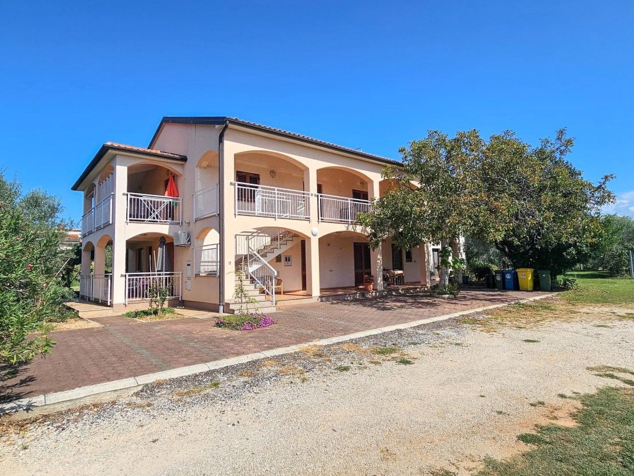 Photo of "Viola" mit Balkon