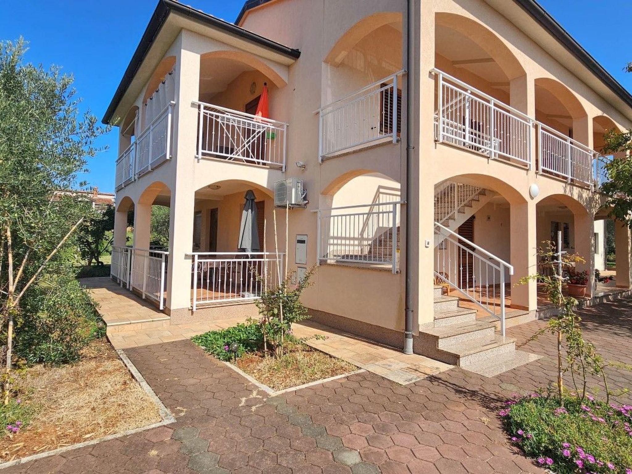 Photo of "Viola" mit Balkon