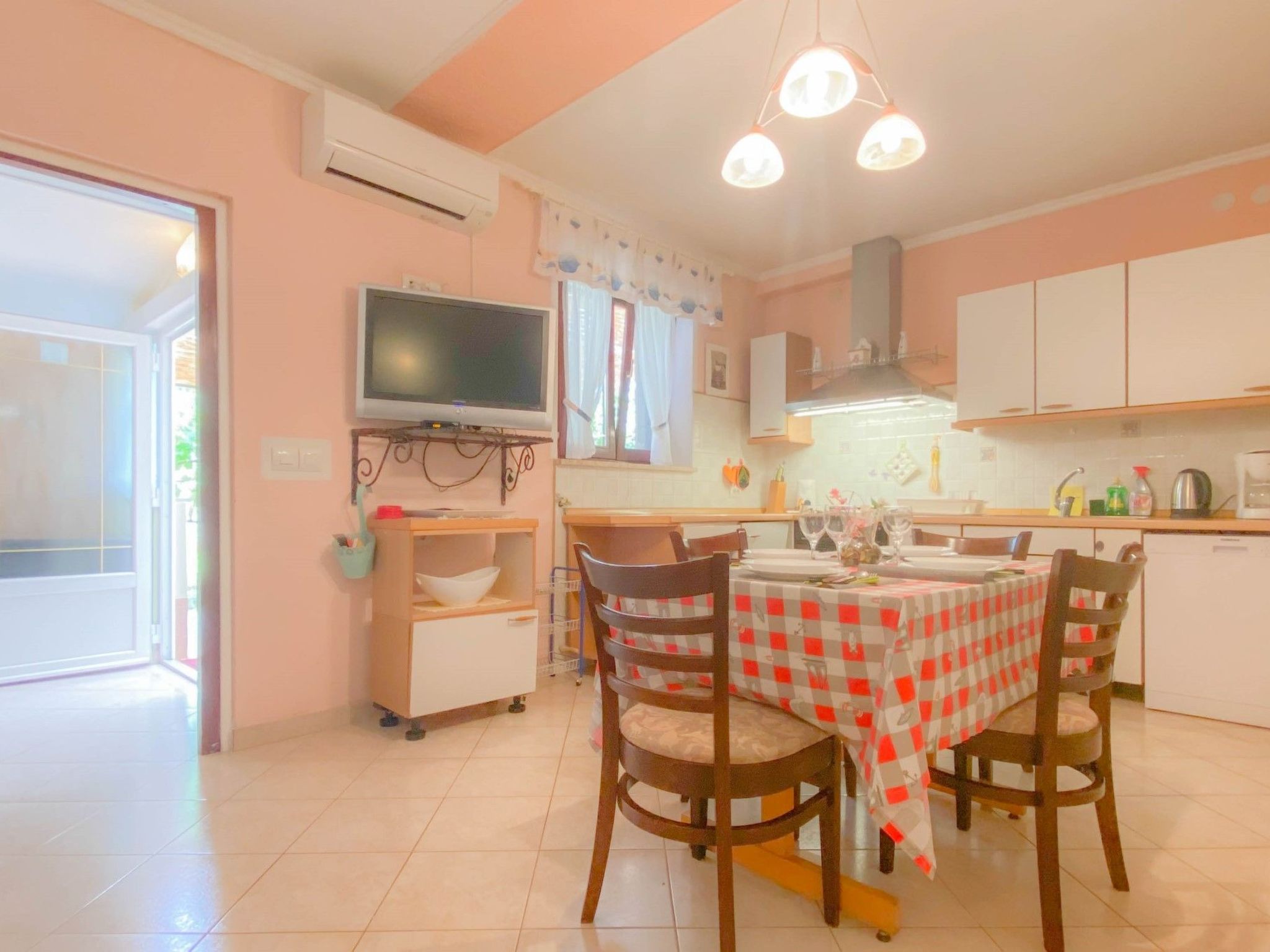 Photo of Pjero mit schöner Terrasse