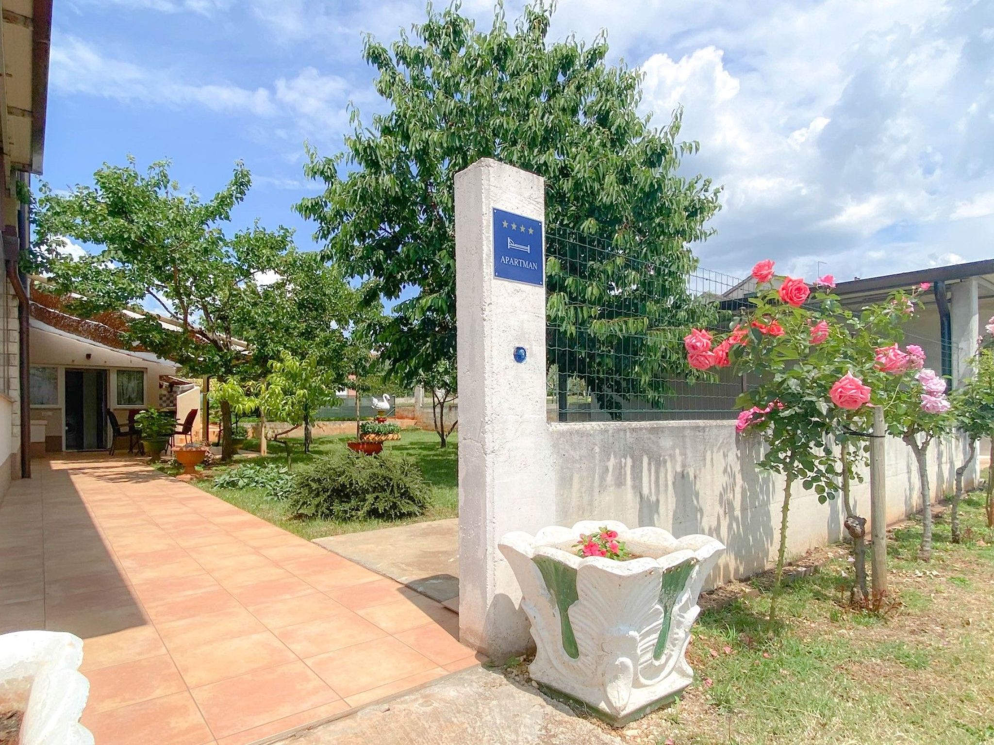 Photo of Pjero mit schöner Terrasse