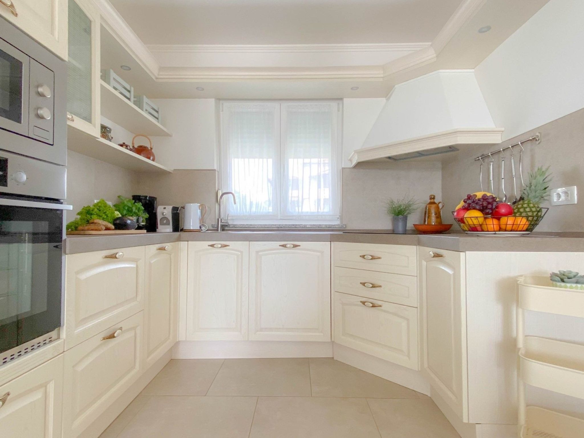 "Hanna" mit privatem Pool-Image-tags.info