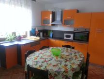 Ruime villa met privézwembad en twee appartementen op 200m van zee in Novigrad - thumbnail 5