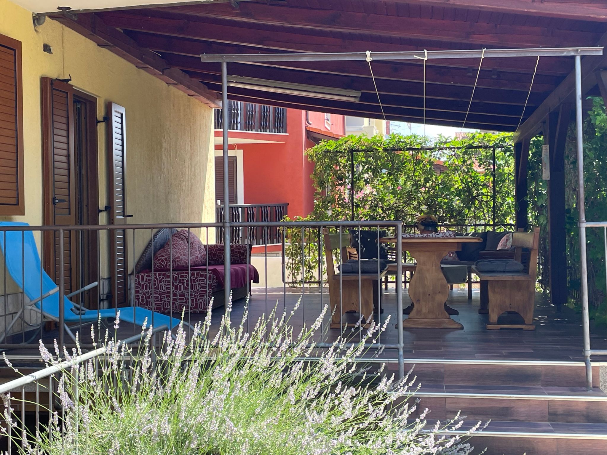 Komplette Villa mit zwei Appartements-Drinnen