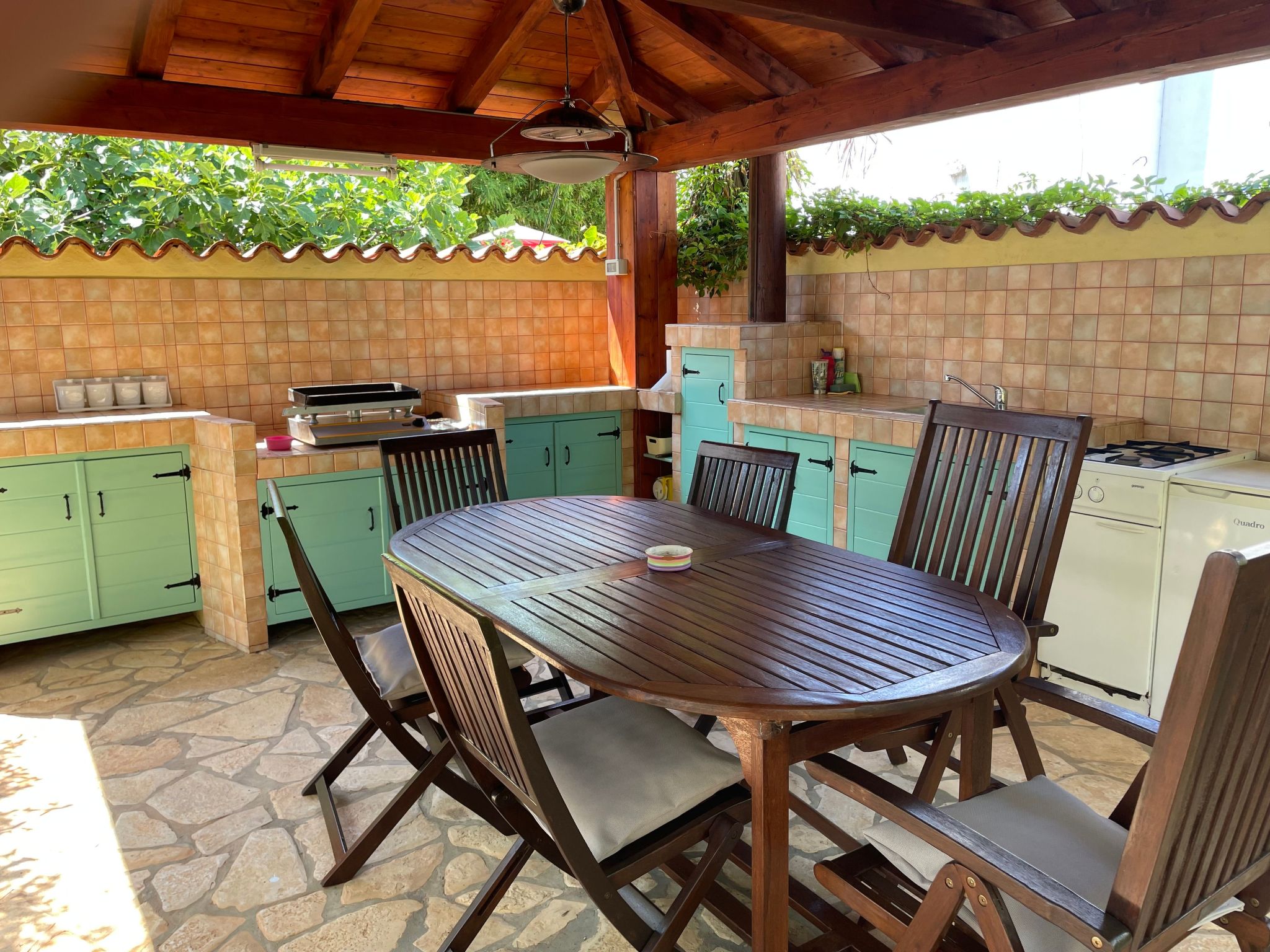 Komplette Villa mit zwei Appartements-Drinnen