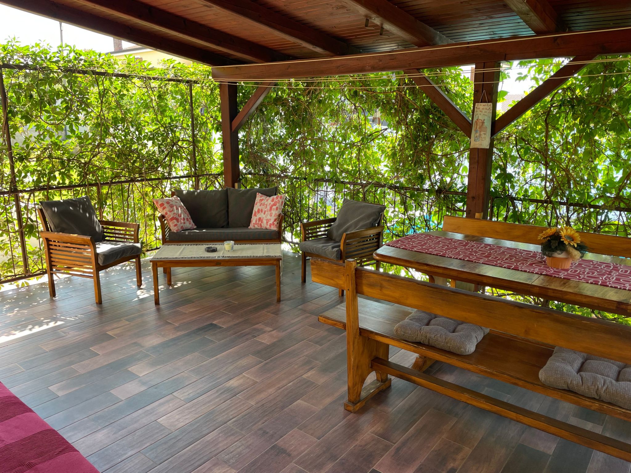 Komplette Villa mit zwei Appartements-Drinnen