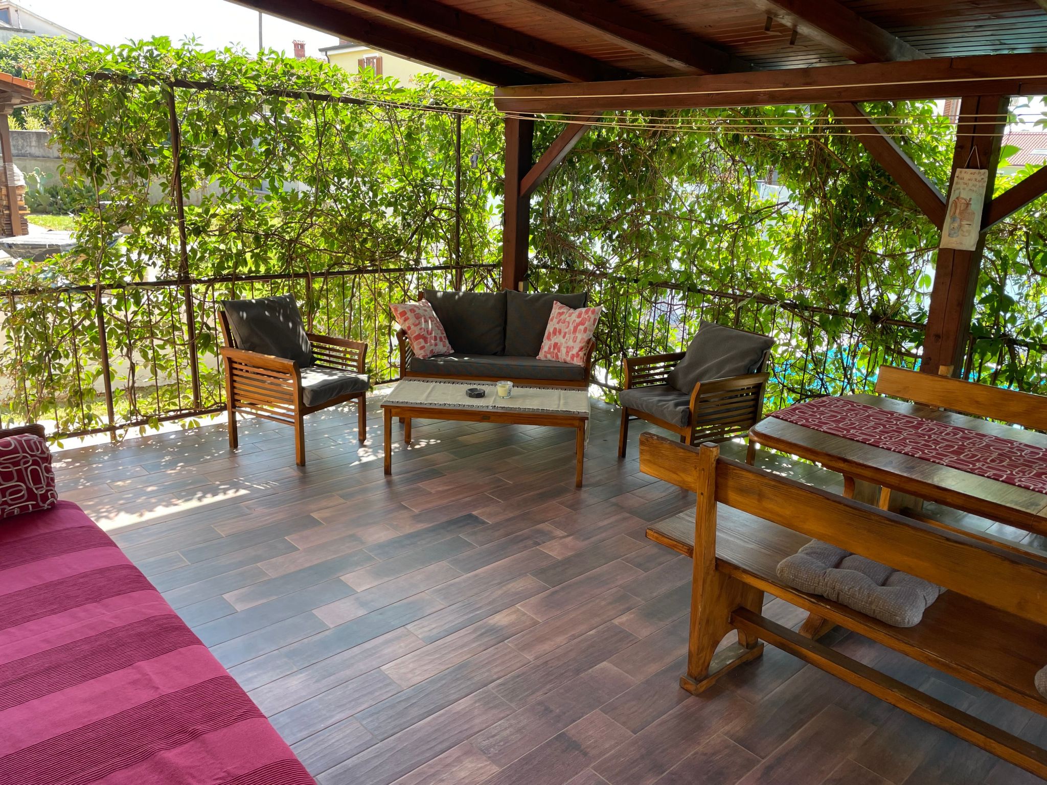 Komplette Villa mit zwei Appartements-Drinnen