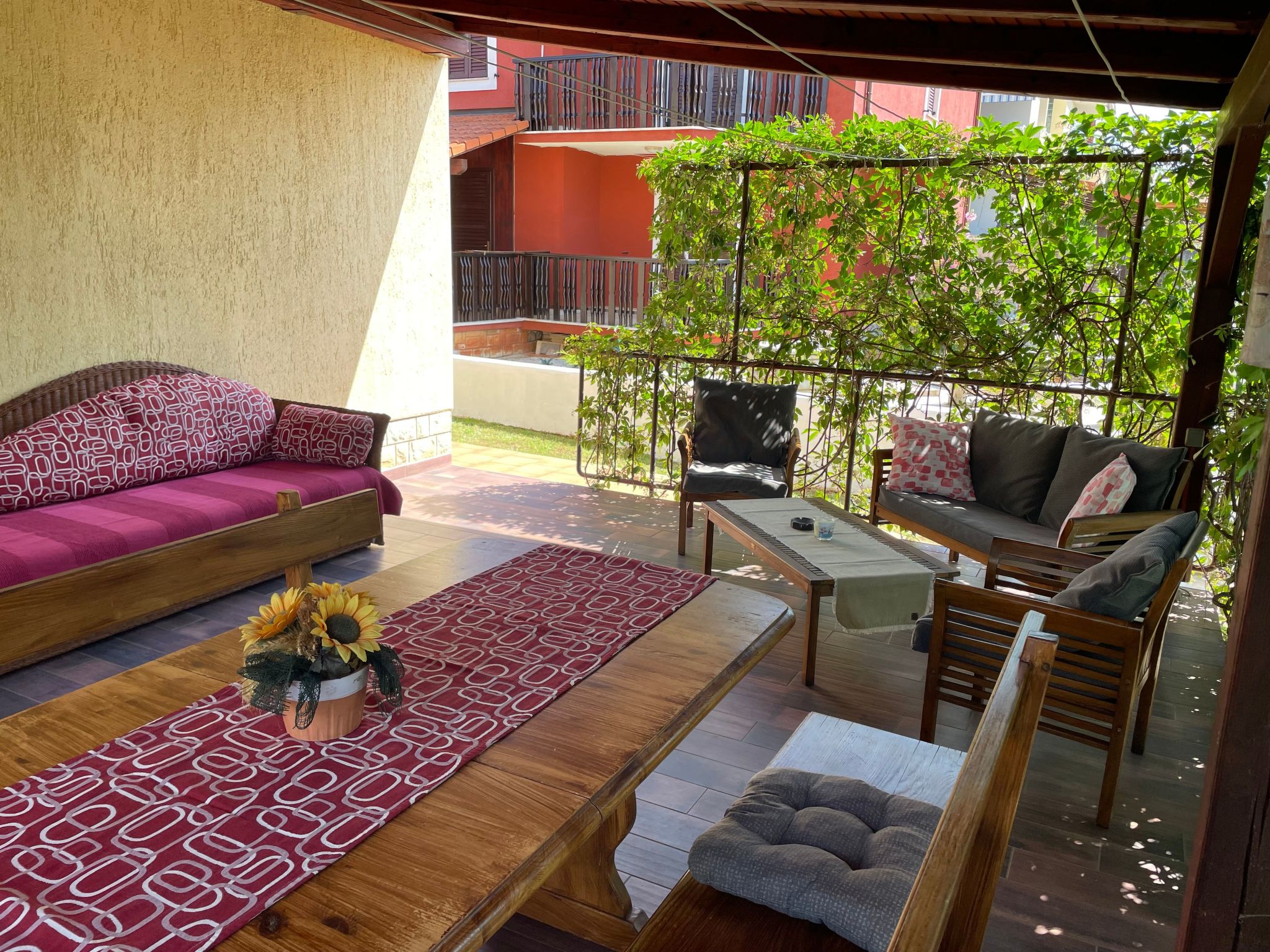 Komplette Villa mit zwei Appartements-Drinnen