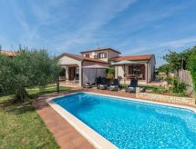 Villa Lucas: Ruim vakantiehuis nabij zee in Novigrad, Istrië voor 8 personen - thumbnail 1