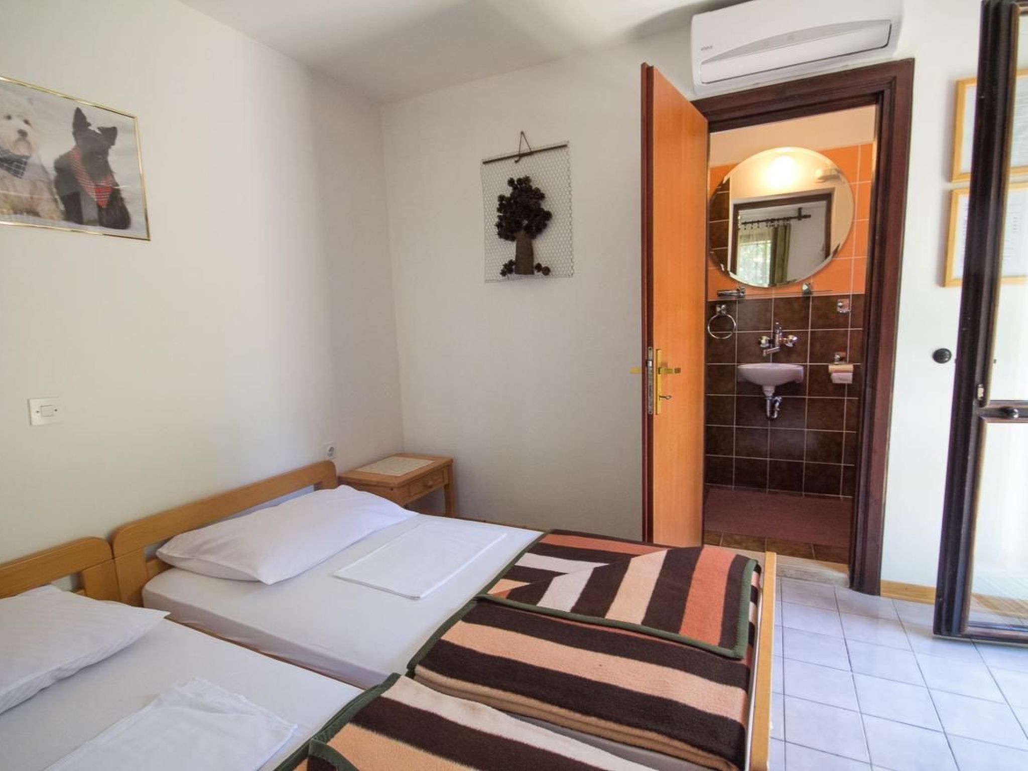 Photo of HR2280.793.1