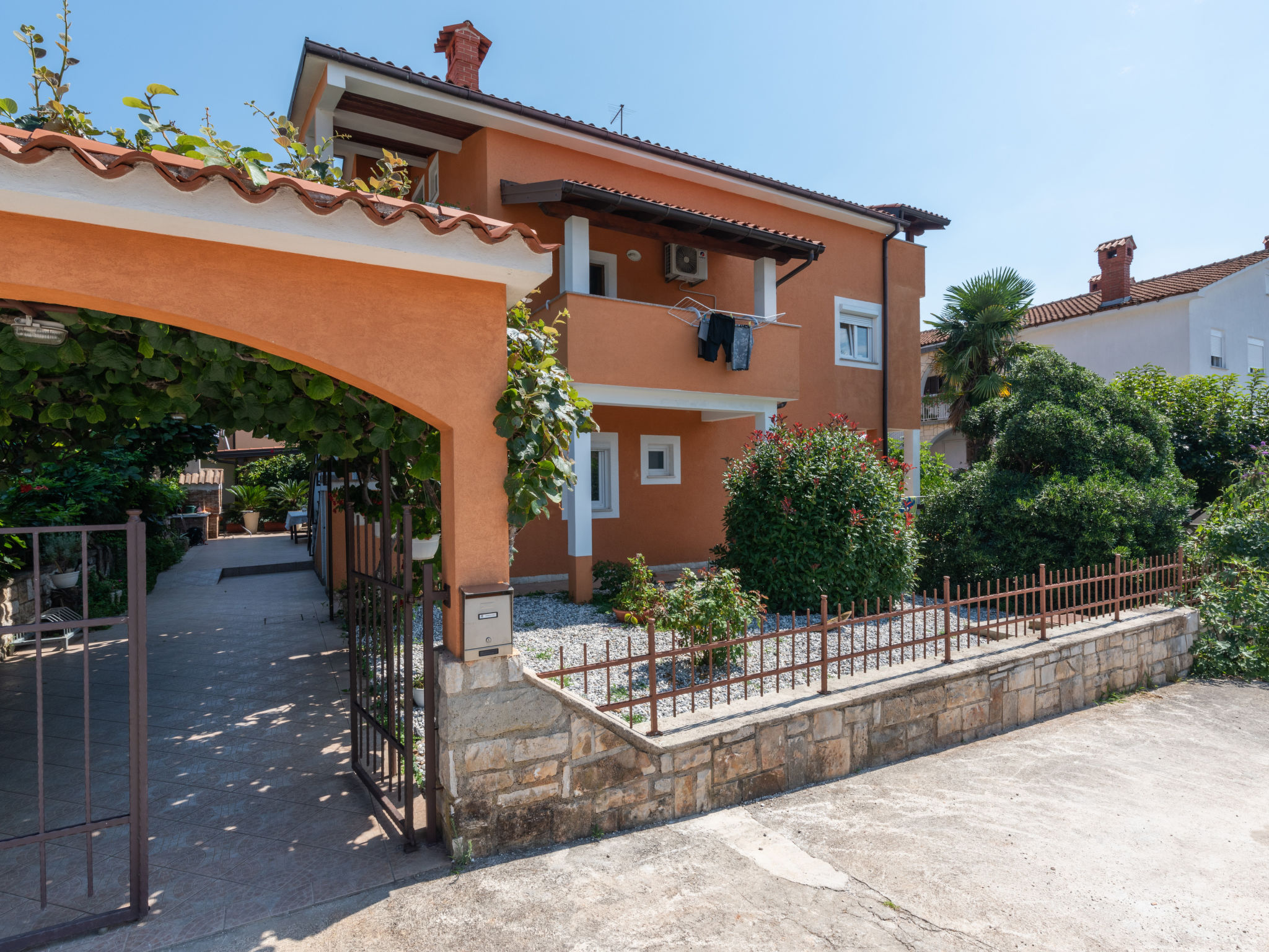 Villa Alis - Draußen