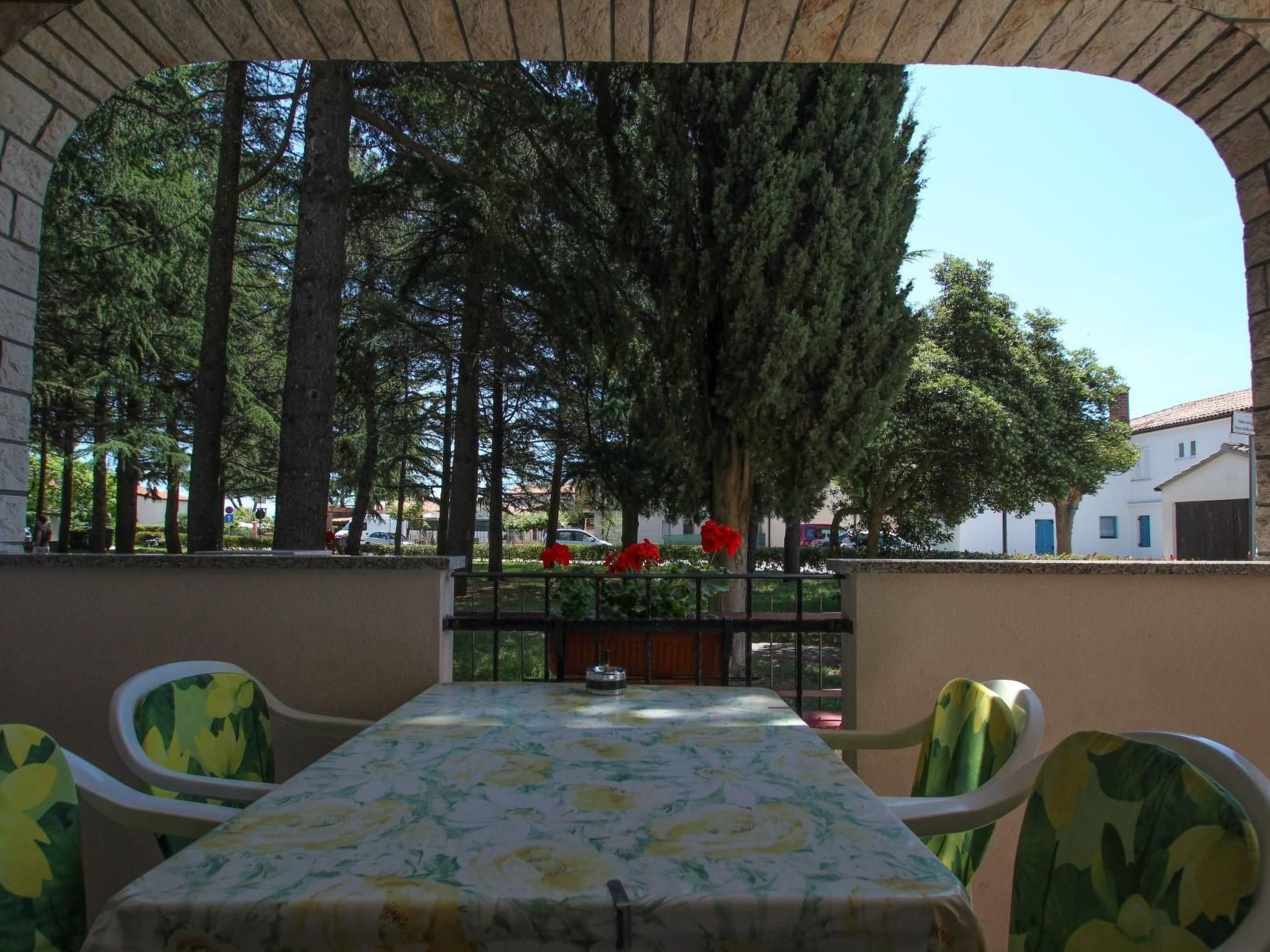 Photo of "Elena 4" direkt am Strand