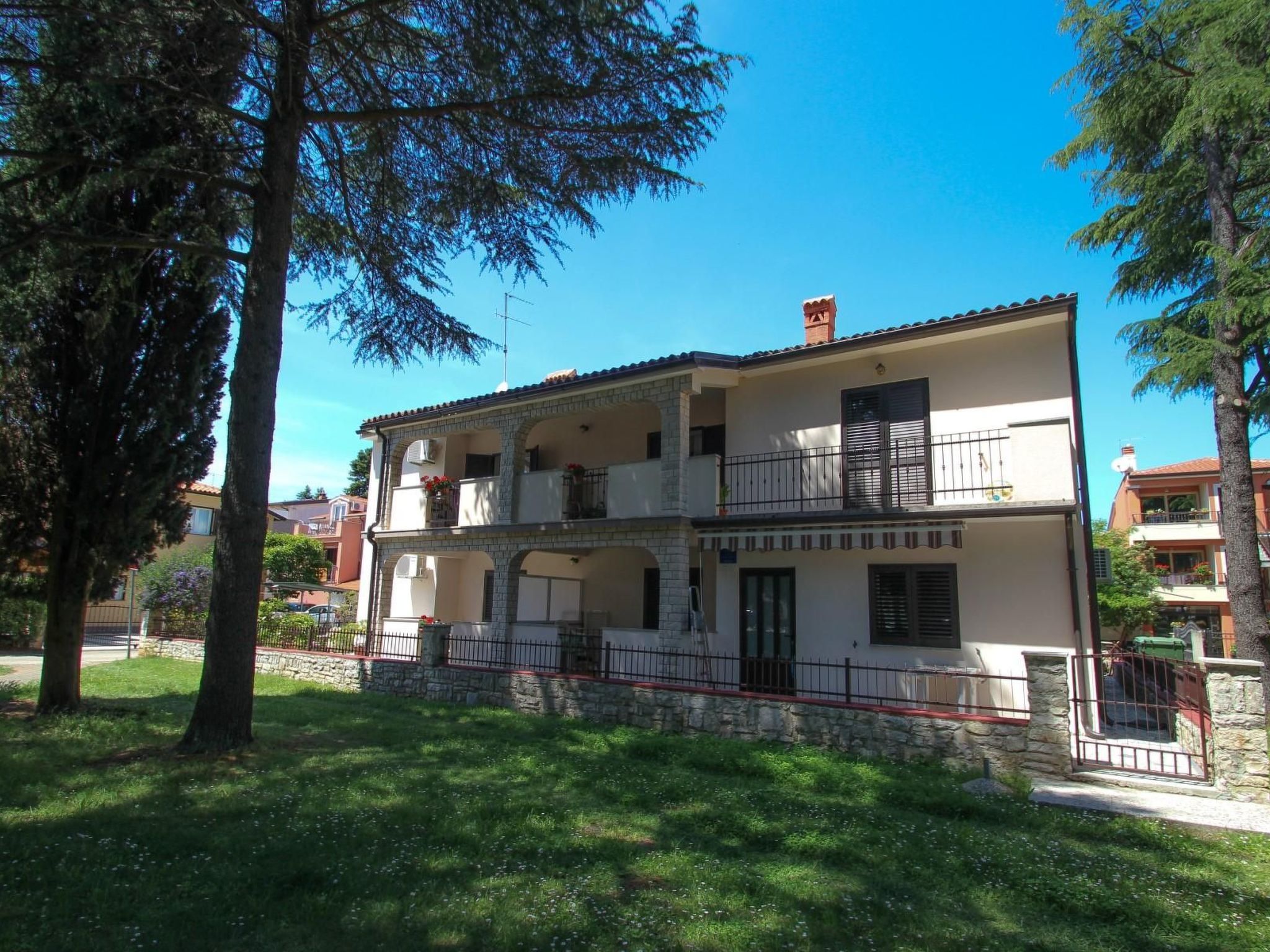 Photo of "Elena 4" direkt am Strand