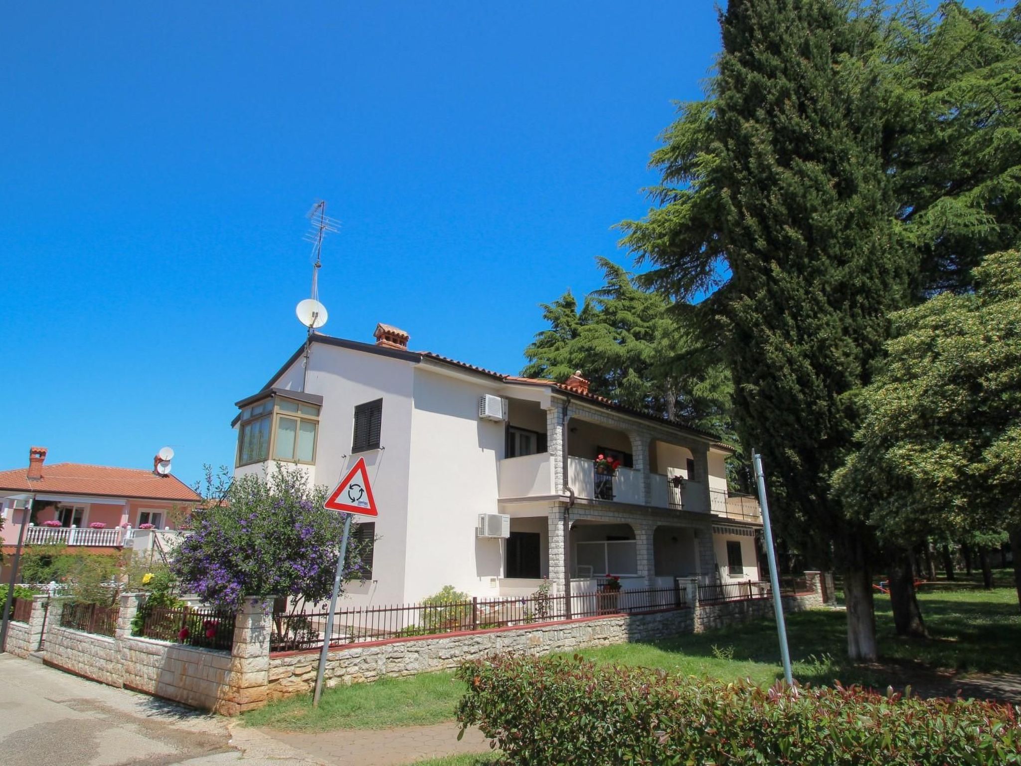 Photo of "Elena 4" direkt am Strand