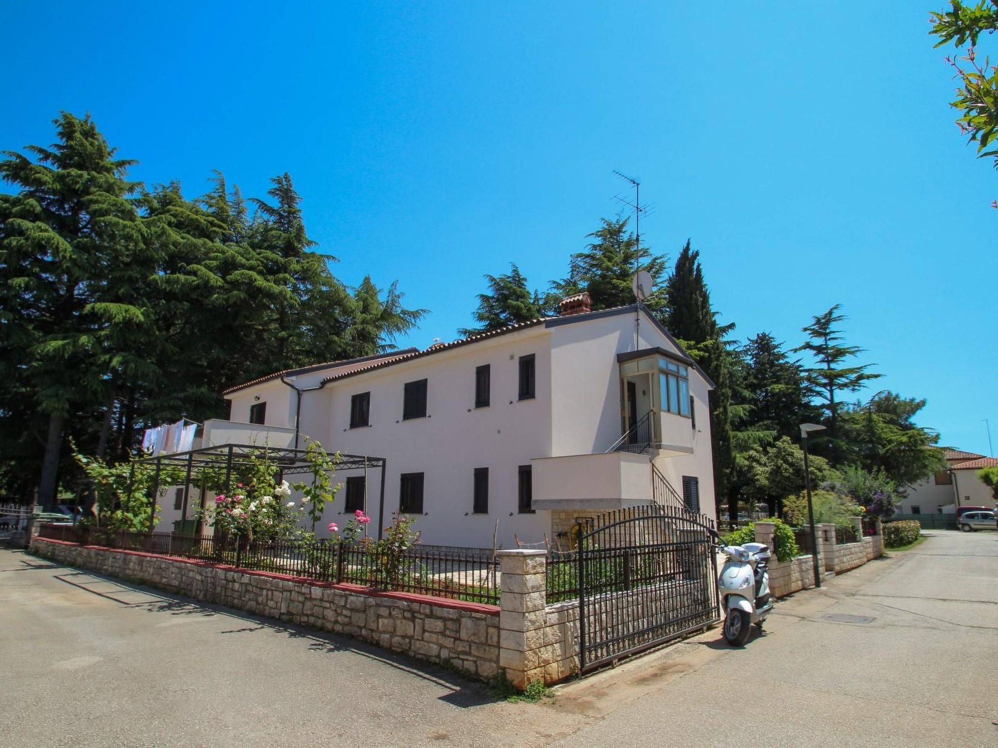 Photo of "Elena 4" direkt am Strand