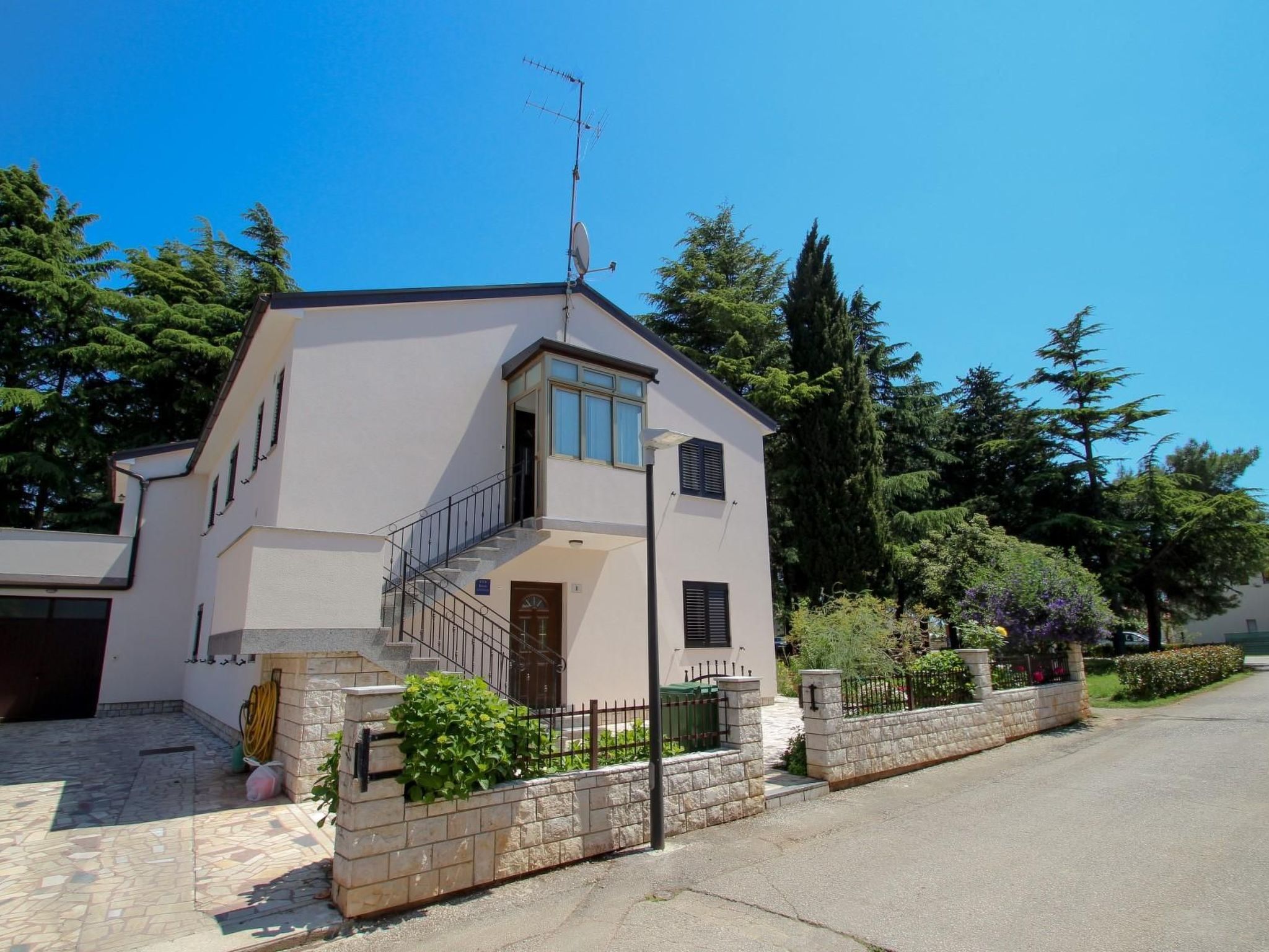 Photo of "Elena 4" direkt am Strand