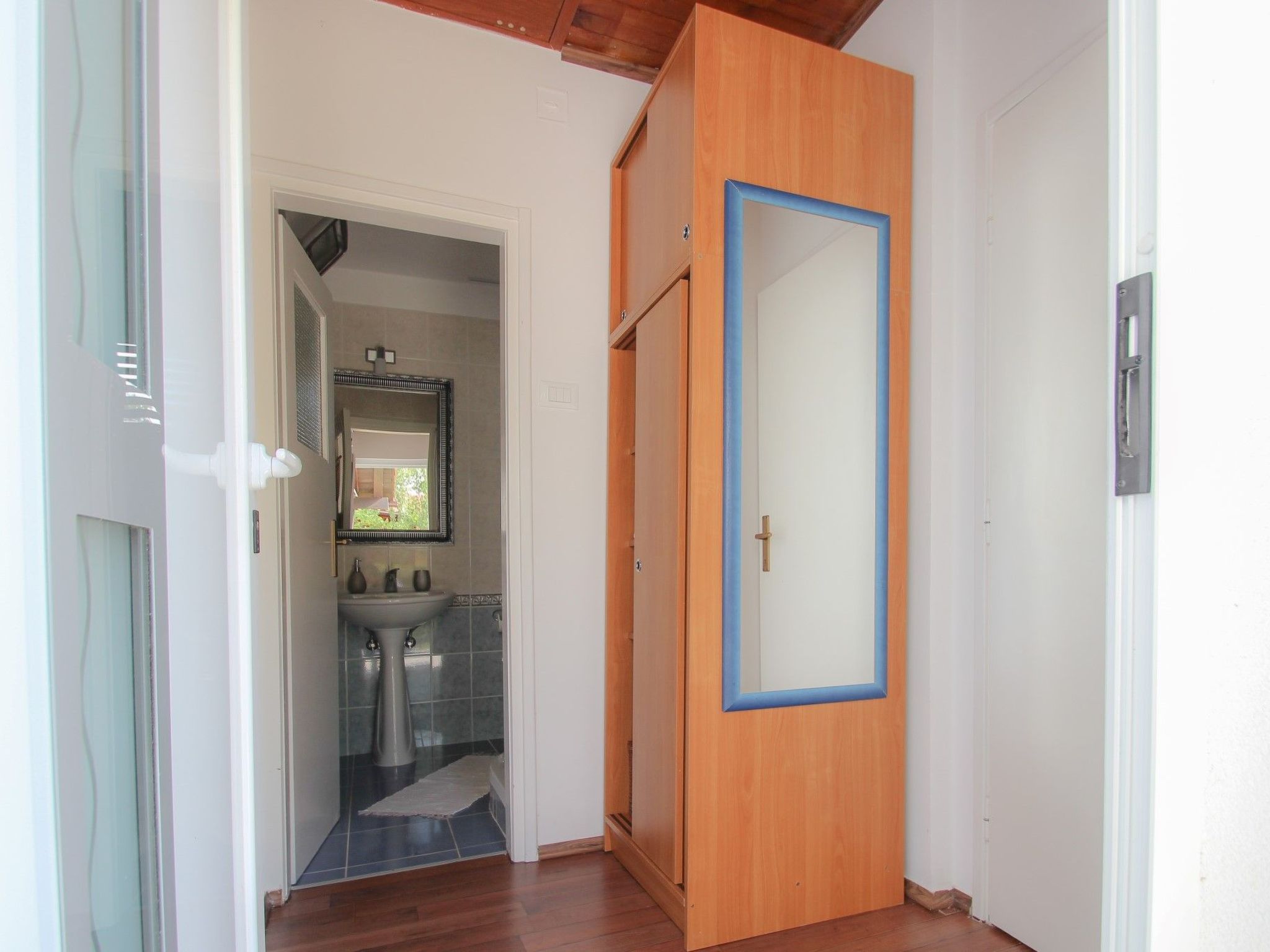 Photo of "Karpinjan" direkt am Strand