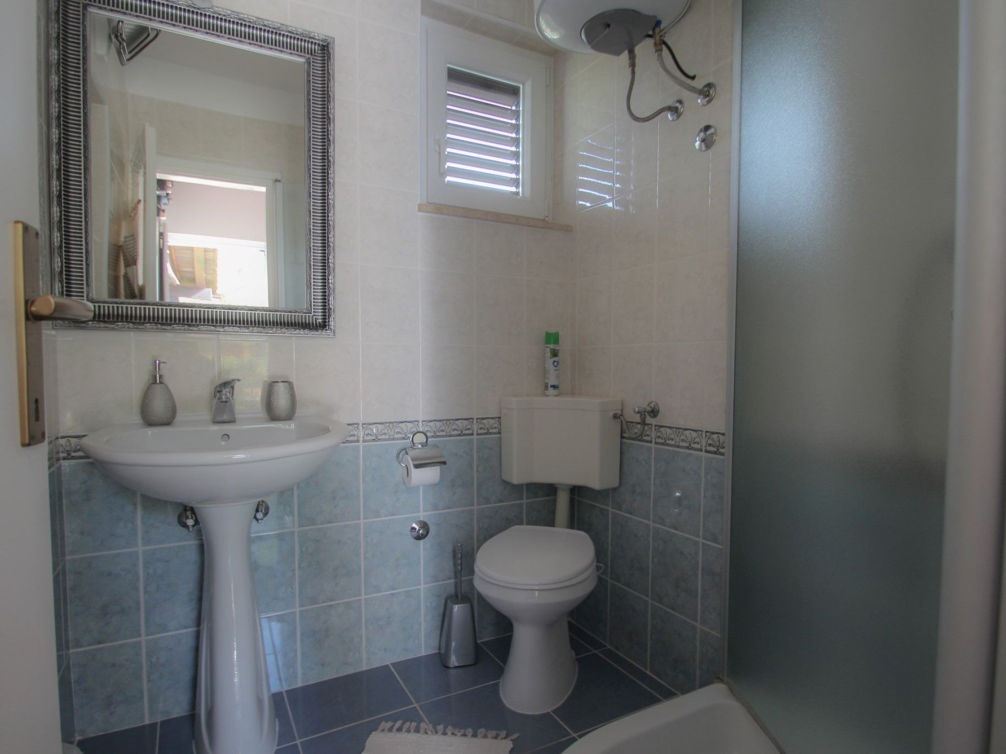 Photo of "Karpinjan" direkt am Strand