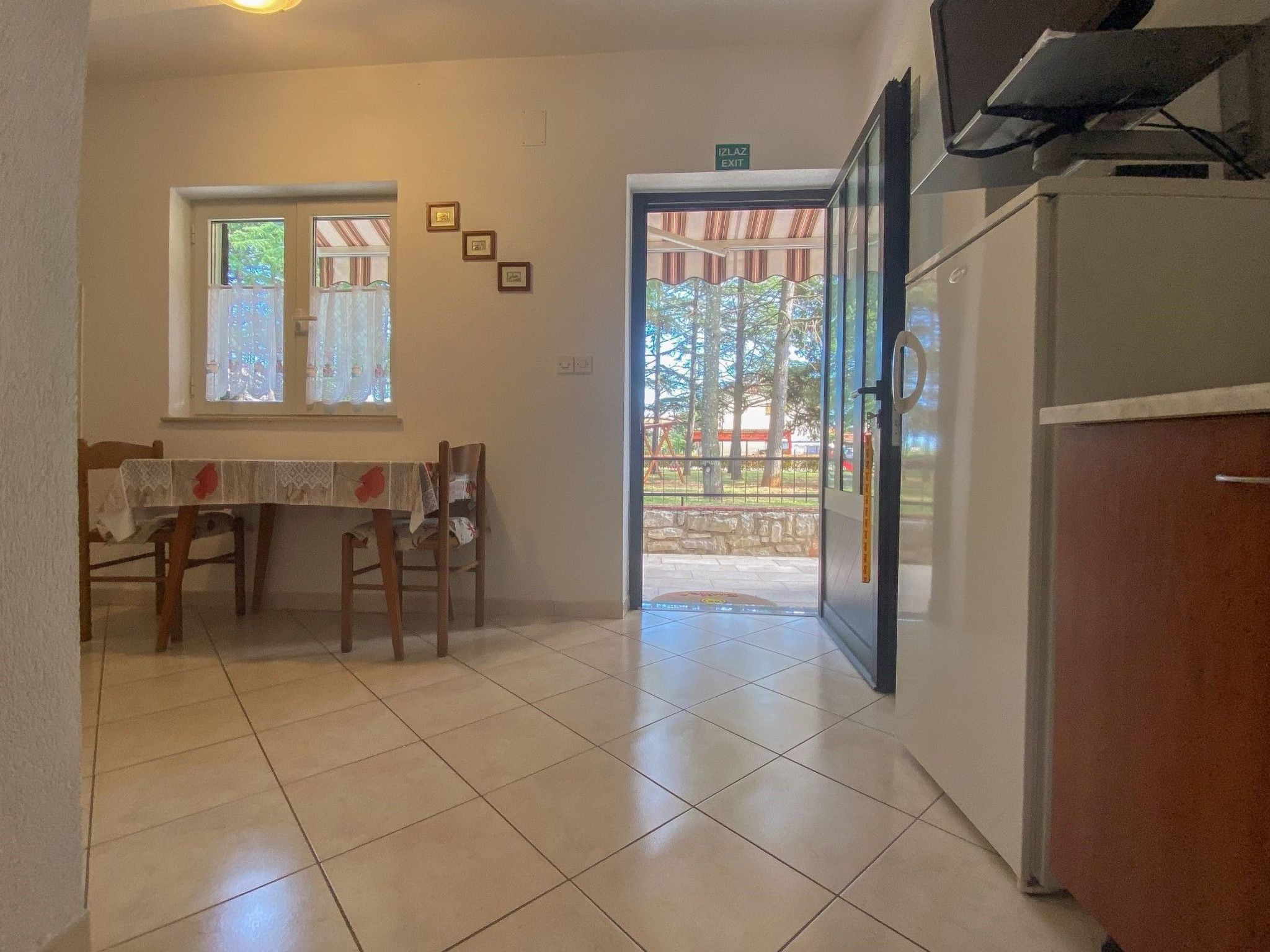 Photo of "Elena 2" direkt am Strand