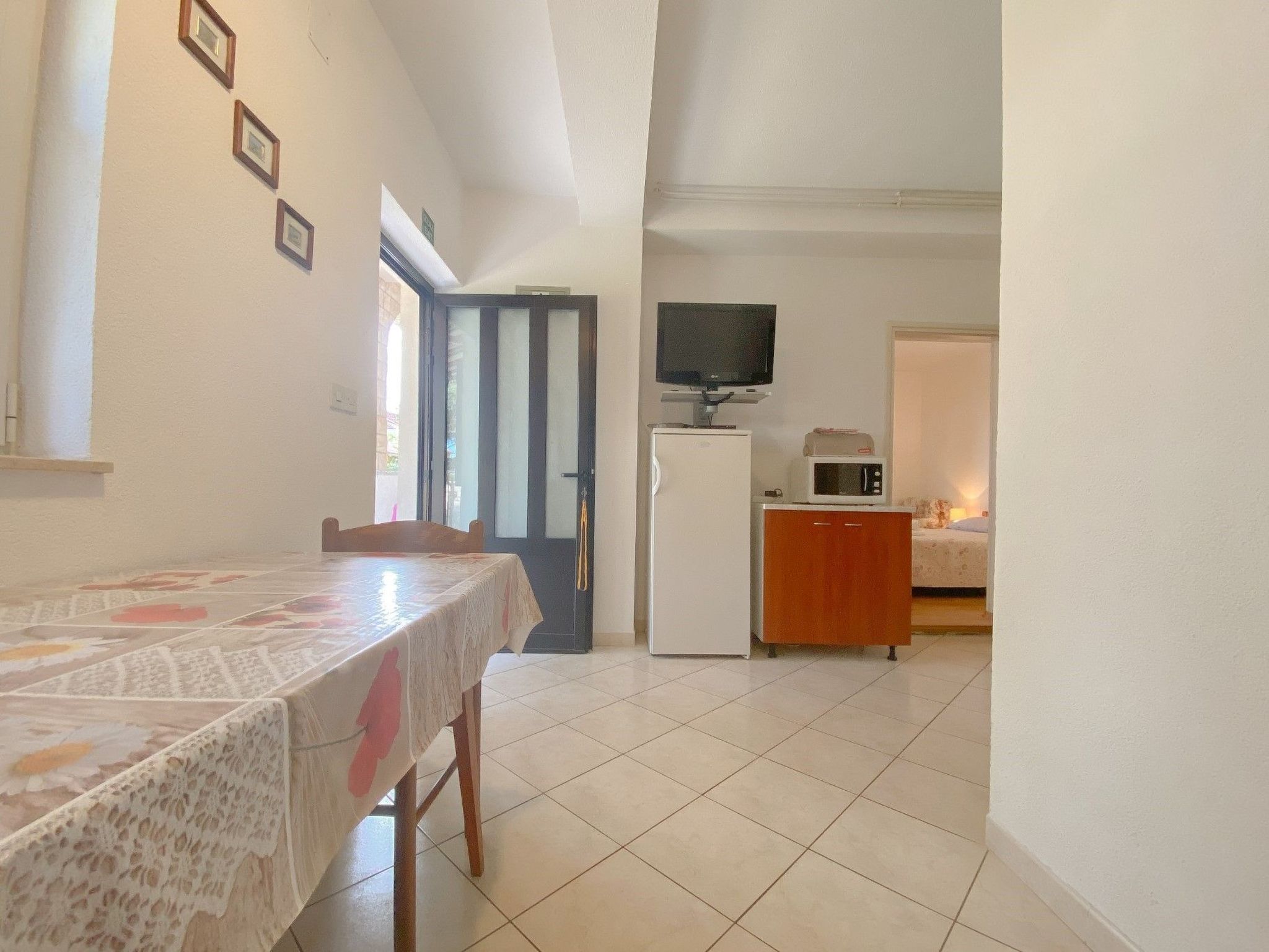 Photo of "Elena 2" direkt am Strand