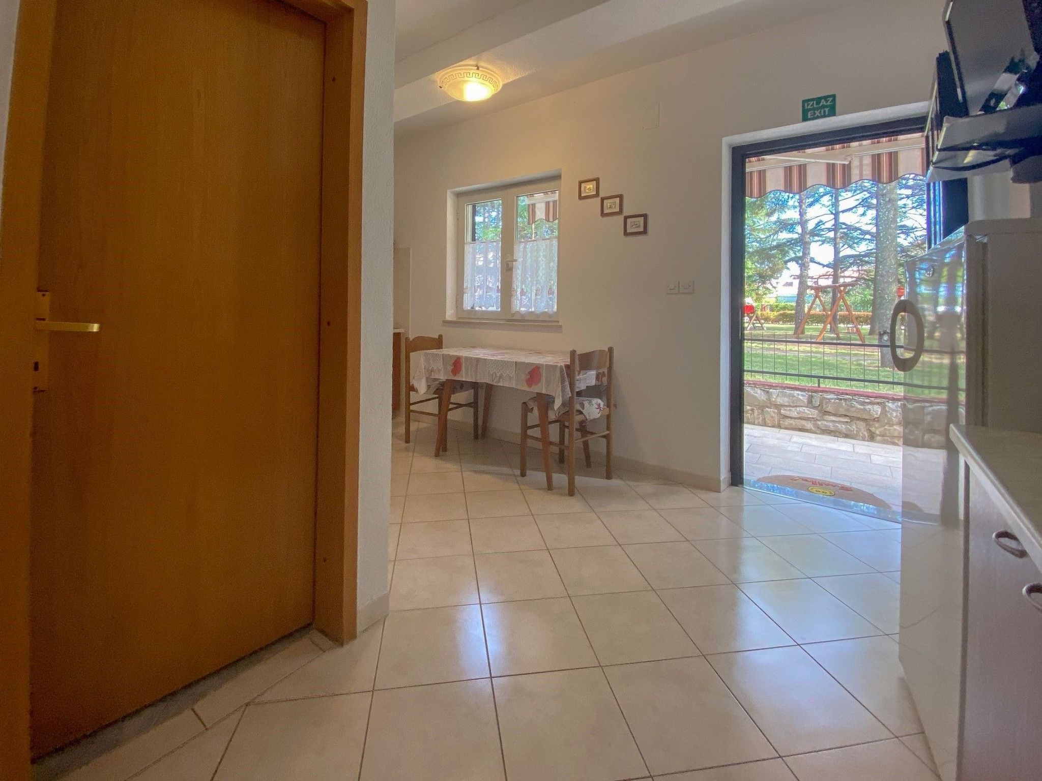 Photo of "Elena 2" direkt am Strand