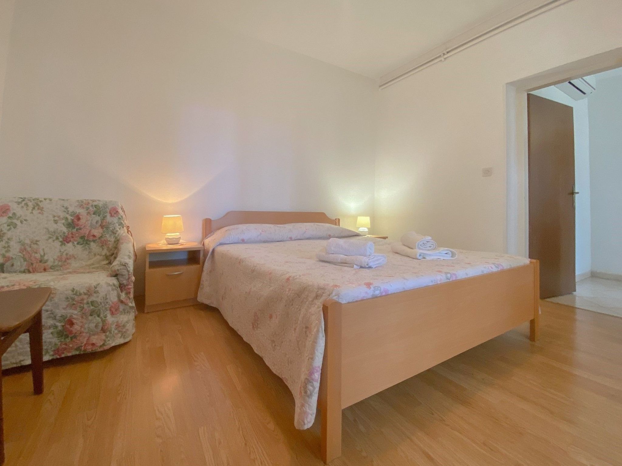 Photo of "Elena 2" direkt am Strand