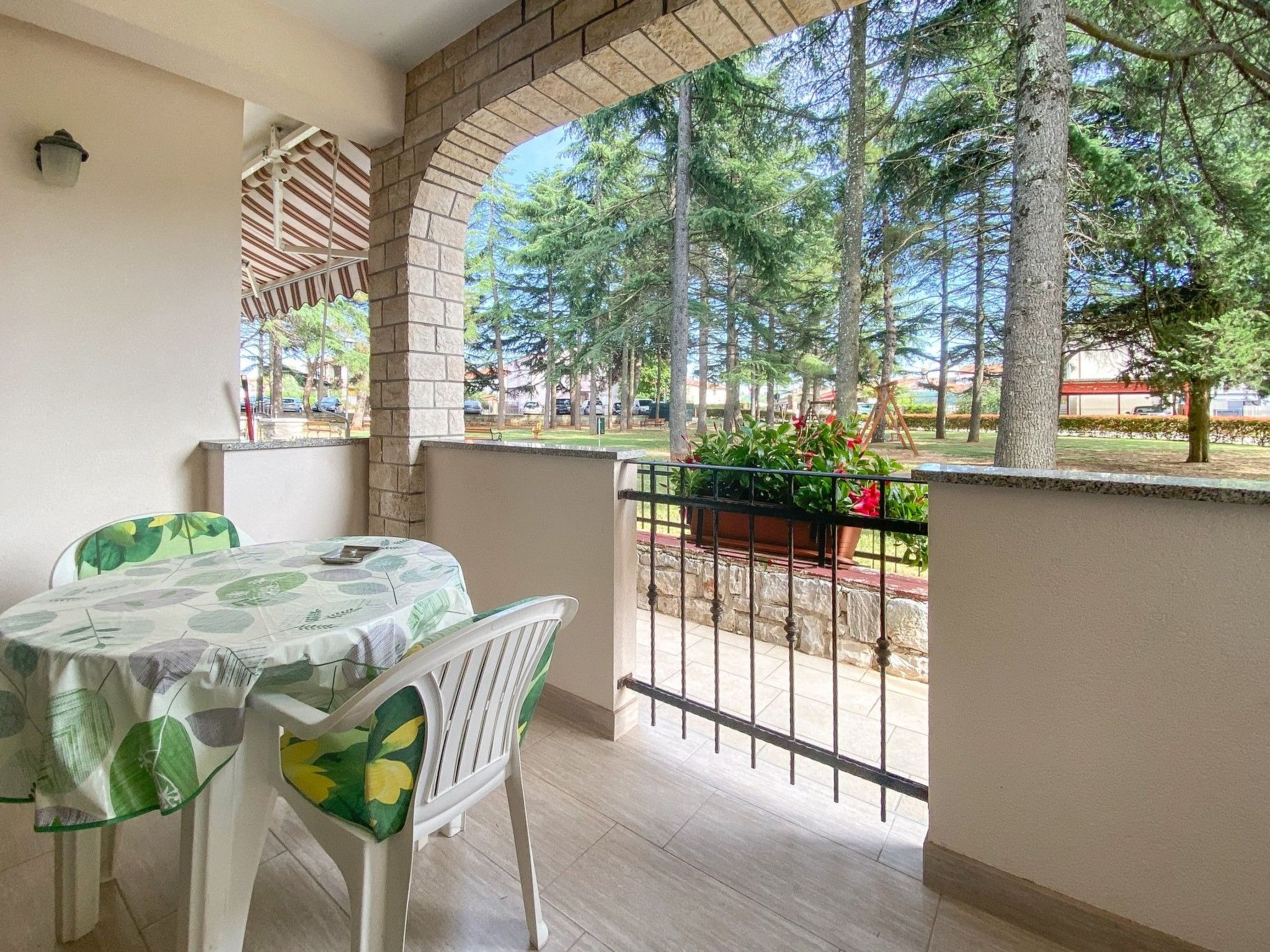 Photo of "Elena 2" direkt am Strand