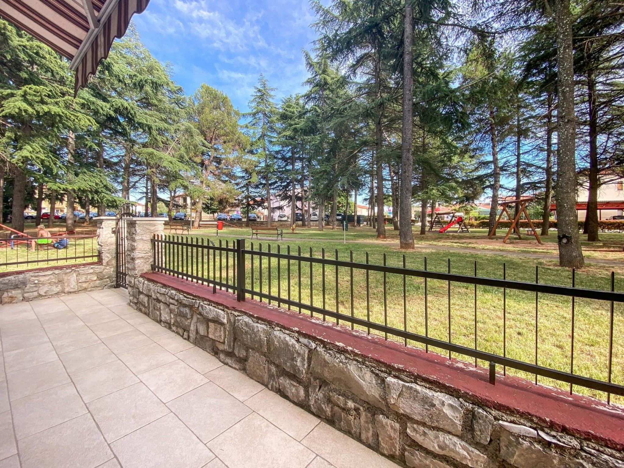 Photo of "Elena 2" direkt am Strand