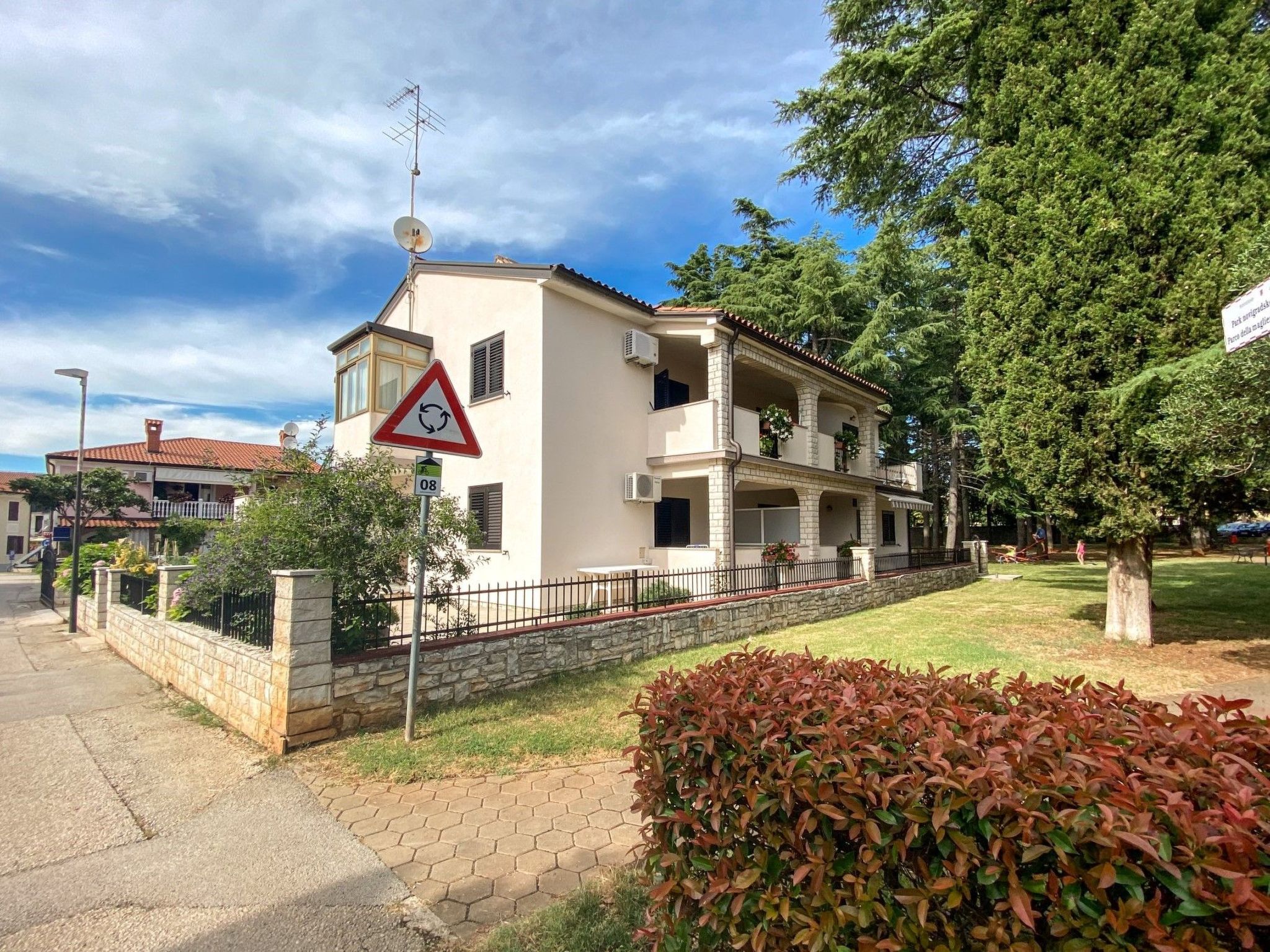 Photo of "Elena 2" direkt am Strand