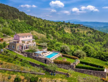 Villa Over the Hilltop: Ruim vakantiehuis met verwarmd zwembad bij Motovun - thumbnail 1
