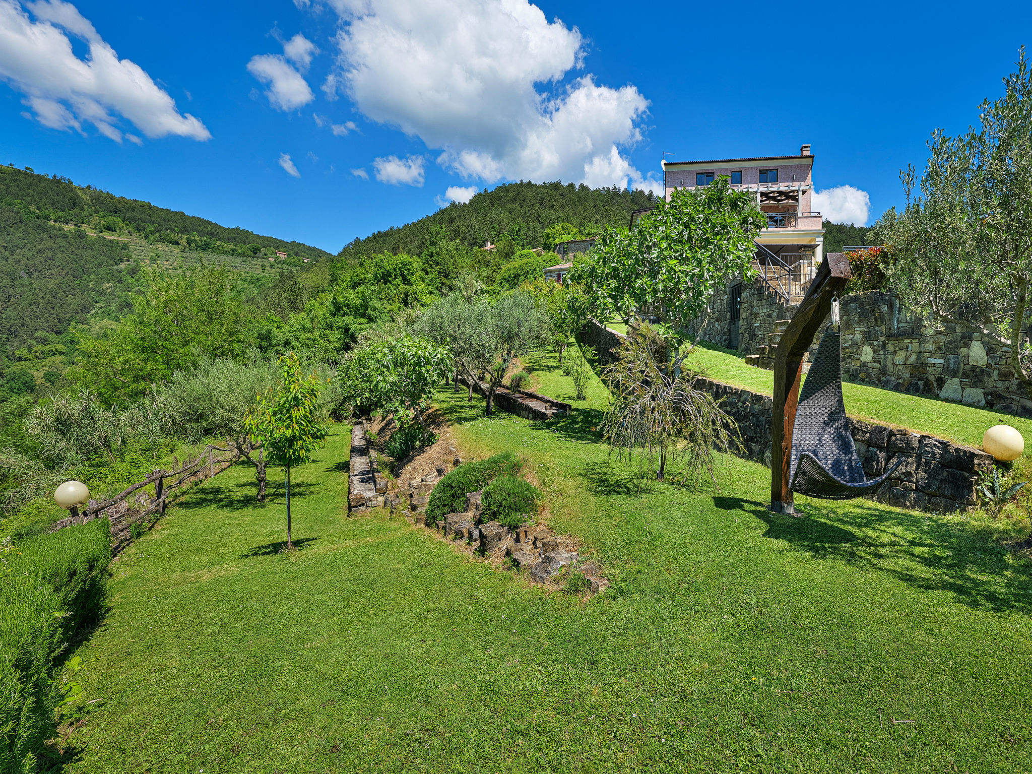 Villa Over the Hilltop-Buiten