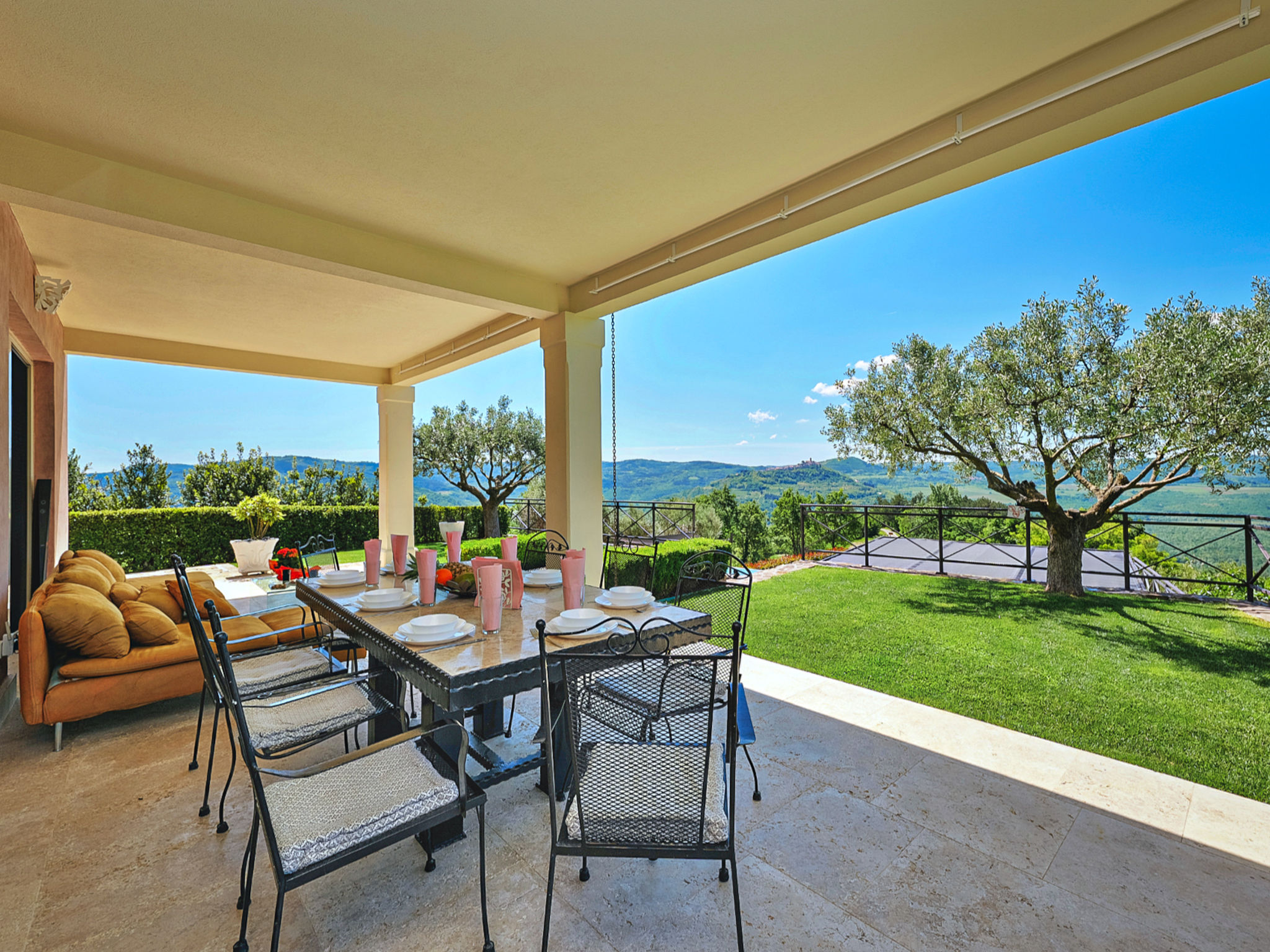 Villa Over the Hilltop-Binnen