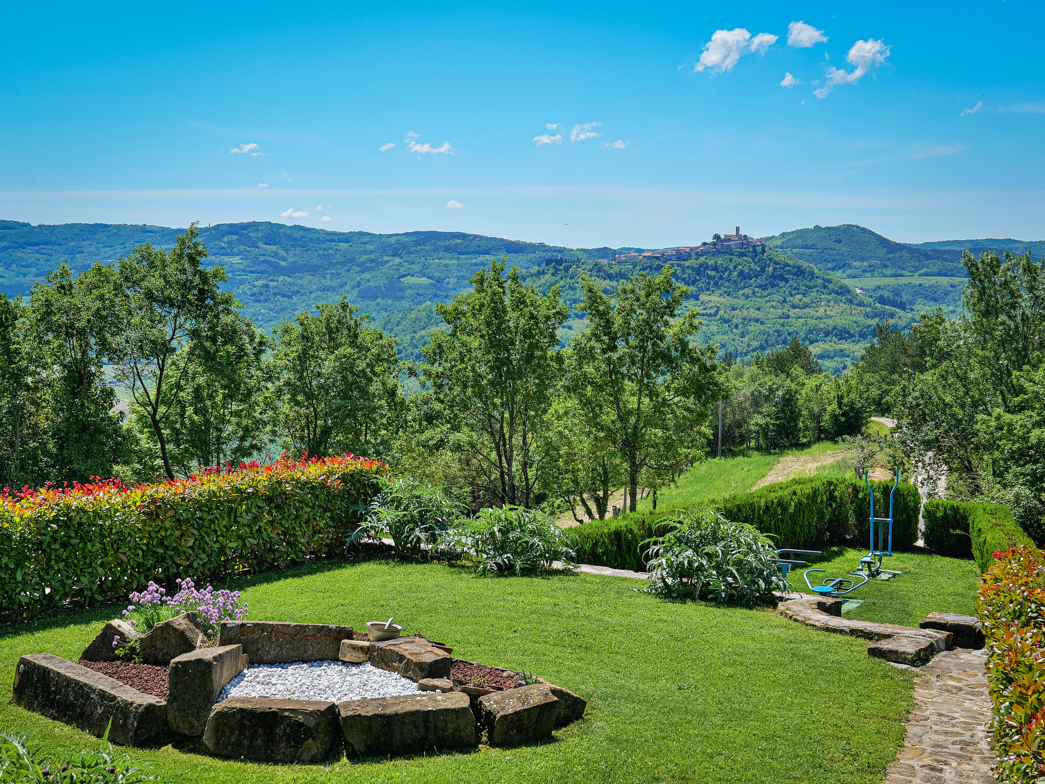 Villa Over the Hilltop-Buiten