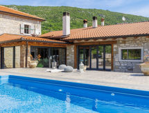 Villa Tina: Ruim vakantiehuis voor 12 personen met verwarmd zwembad in Istrië - thumbnail 1