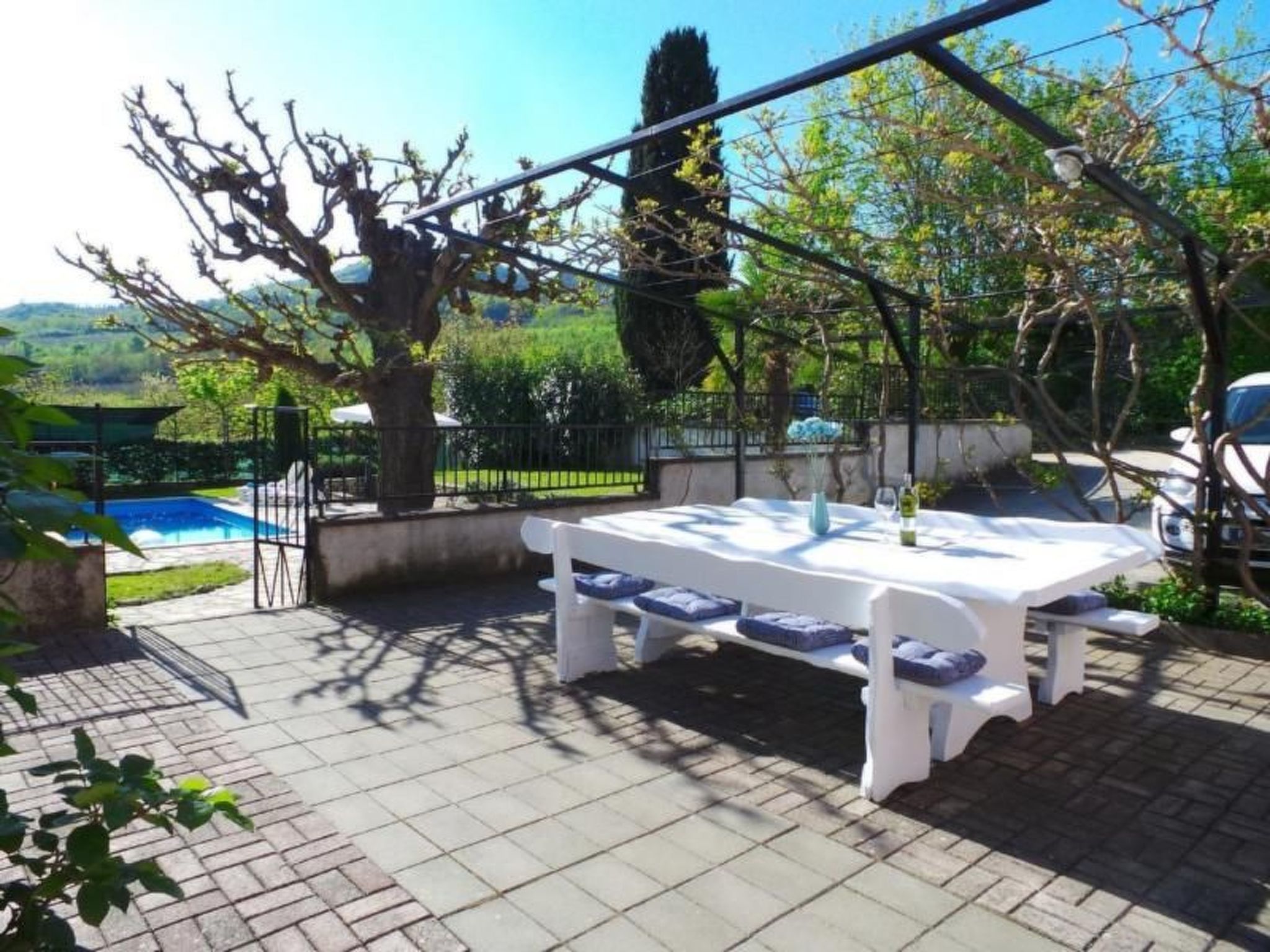 "Valentino" mit Blick auf das Wasser-Binnen