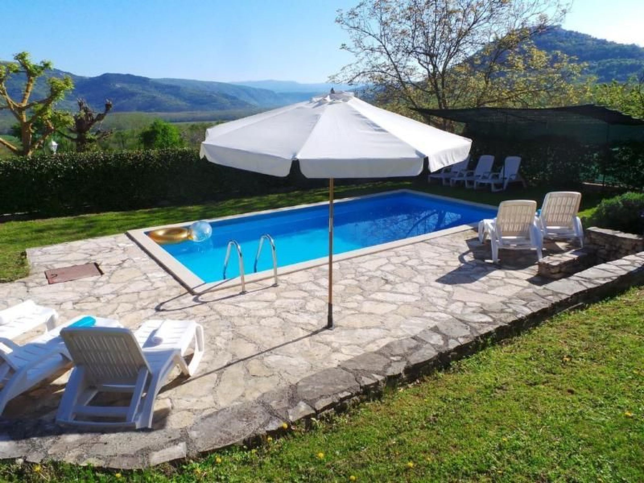 "Valentino" mit Blick auf das Wasser-Binnen