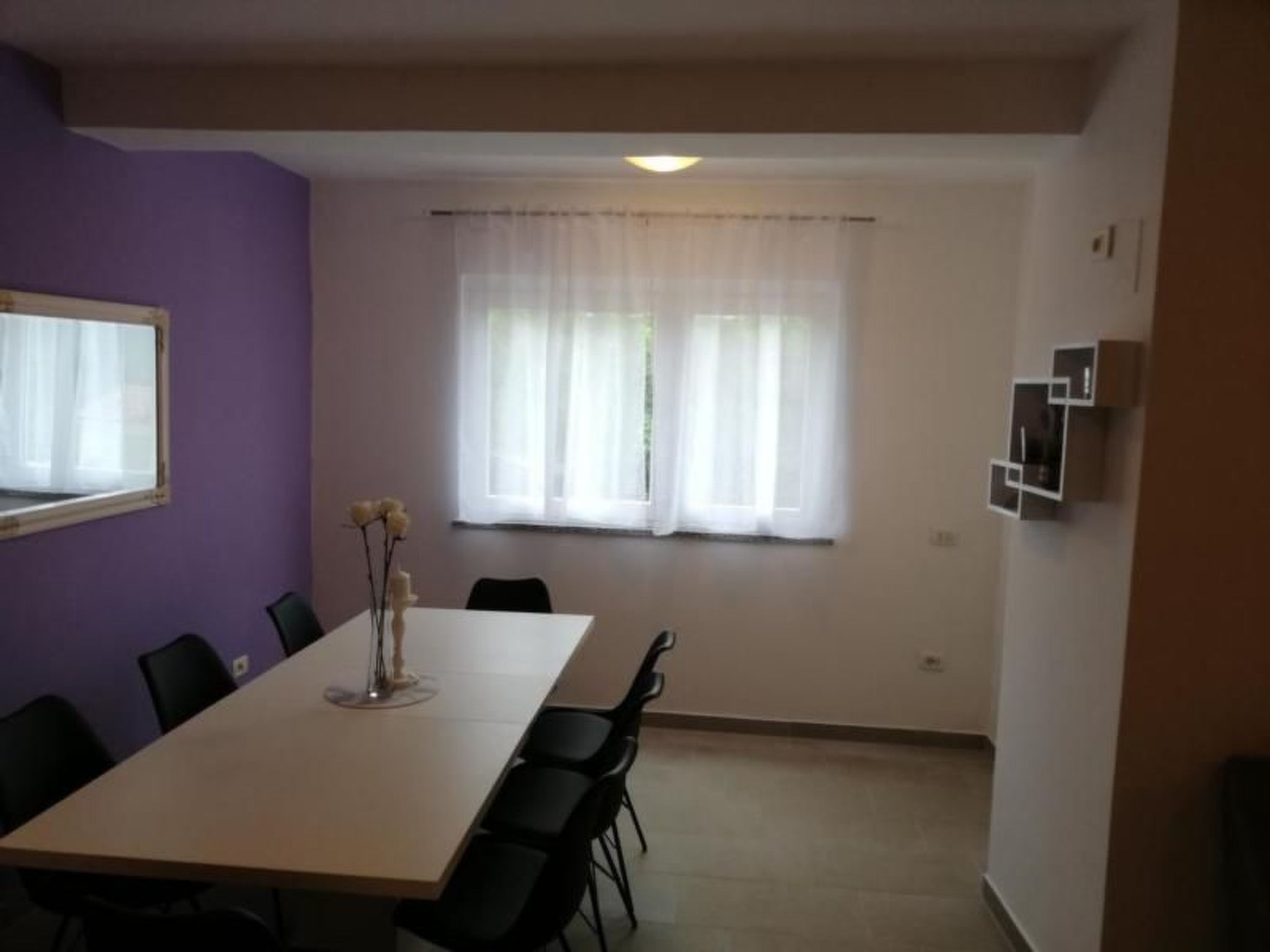 "Valentino" mit Blick auf das Wasser-Binnen