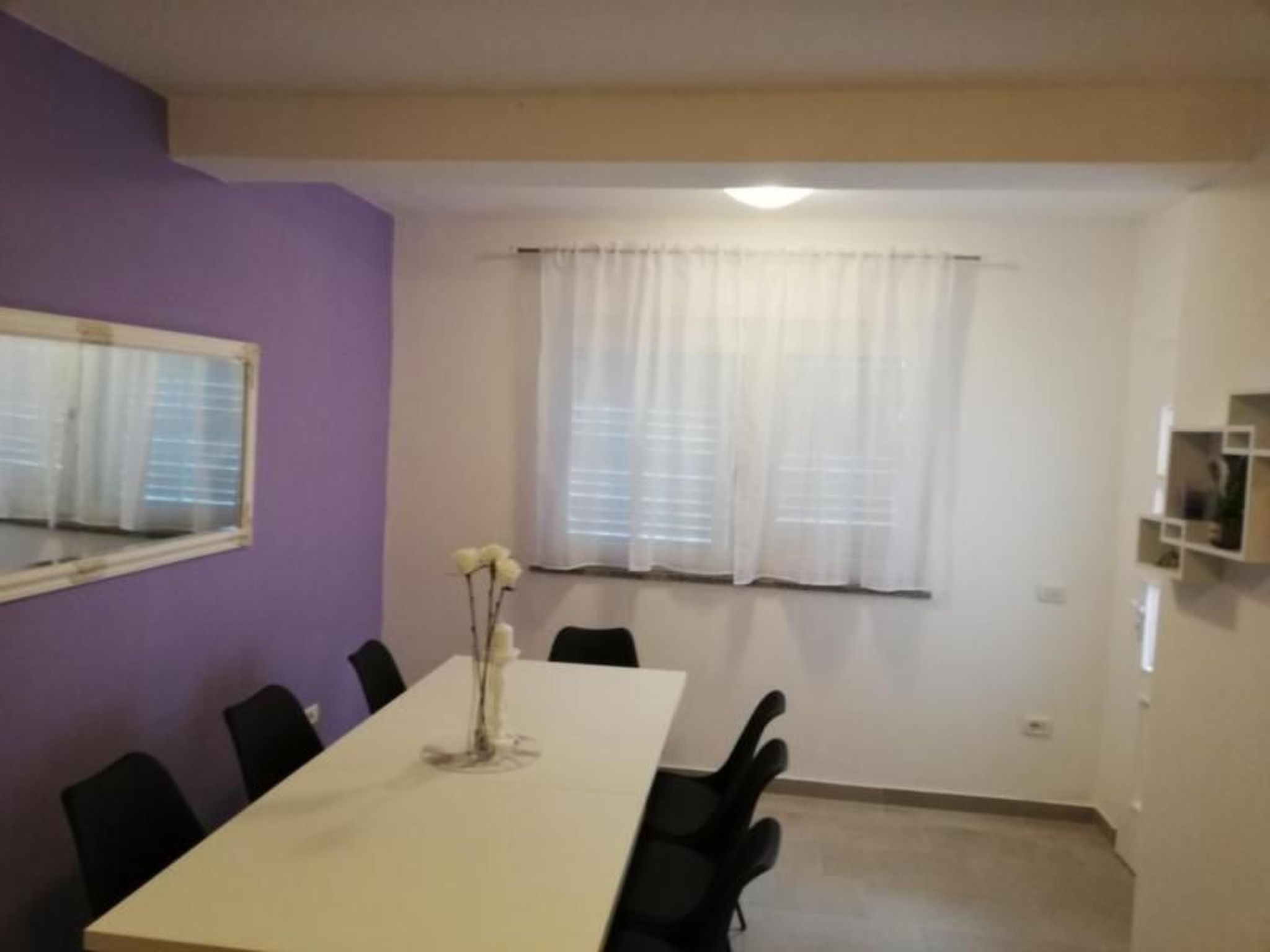 "Valentino" mit Blick auf das Wasser-Binnen