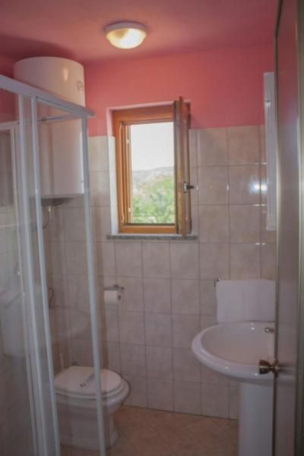 "Valentino" mit Blick auf das Wasser-Binnen