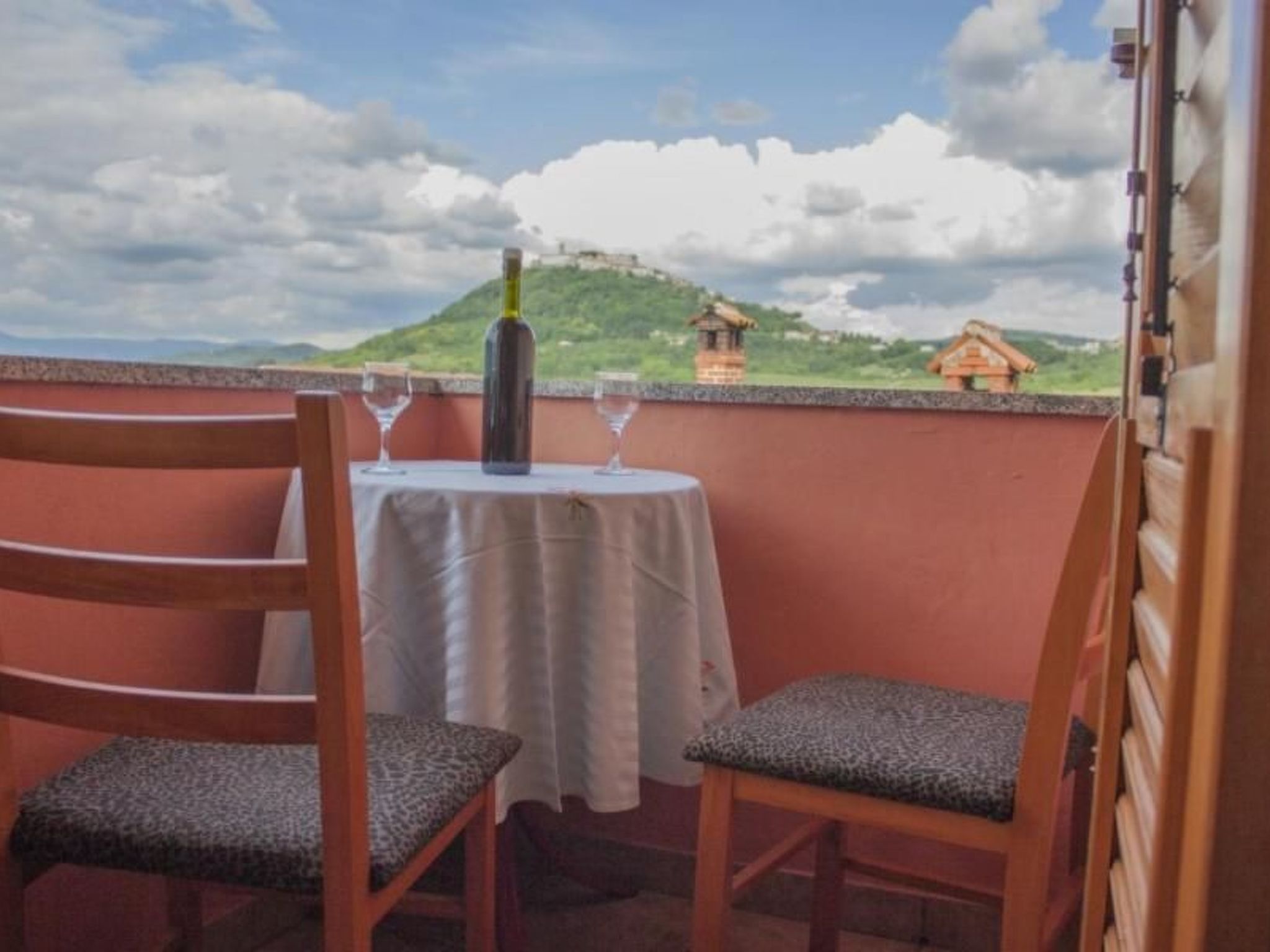 "Valentino" mit Blick auf das Wasser-Binnen