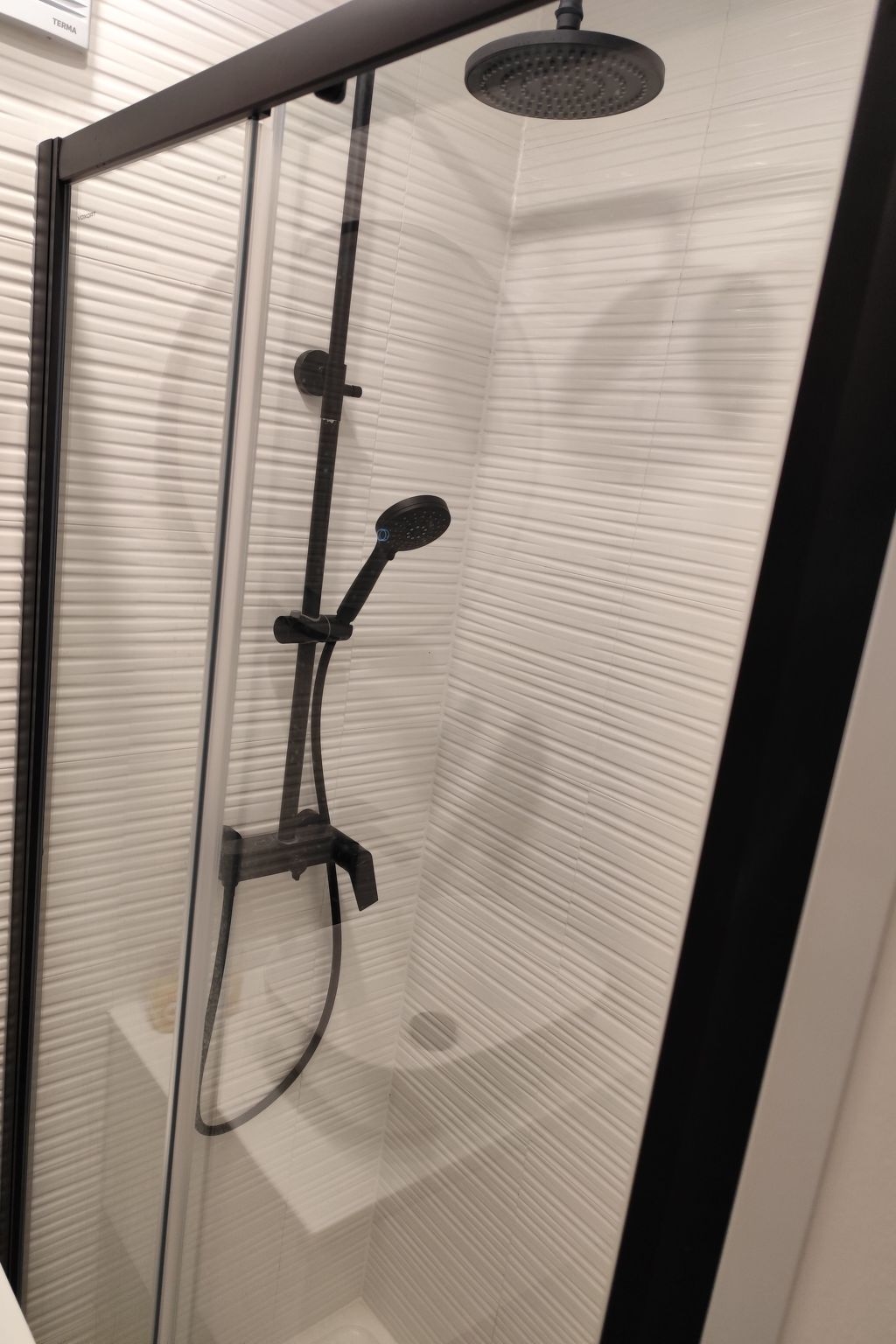 "Valentino" mit Blick auf das Wasser-Binnen